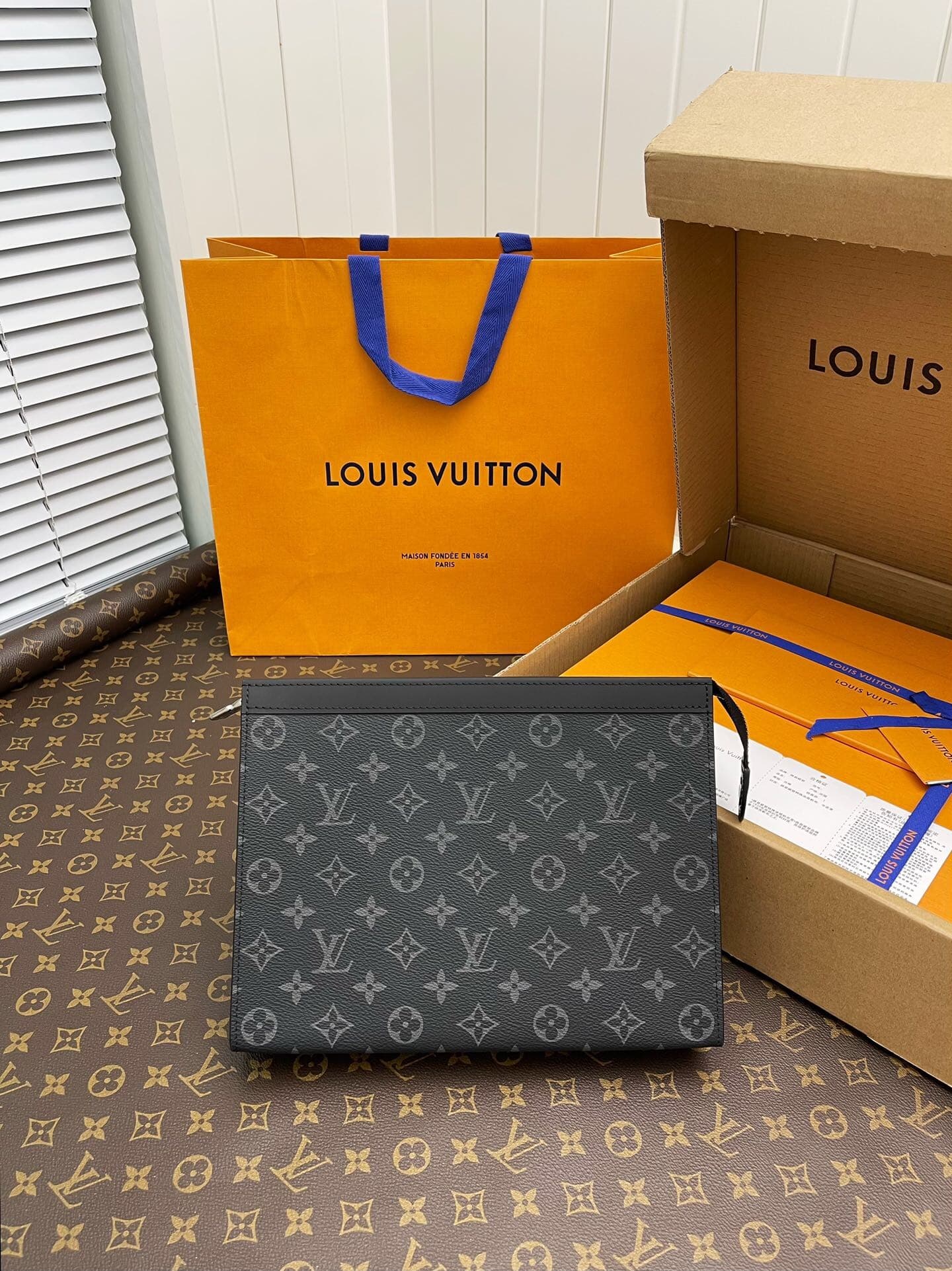 L X V Pochette Voyage 27x21x6cm