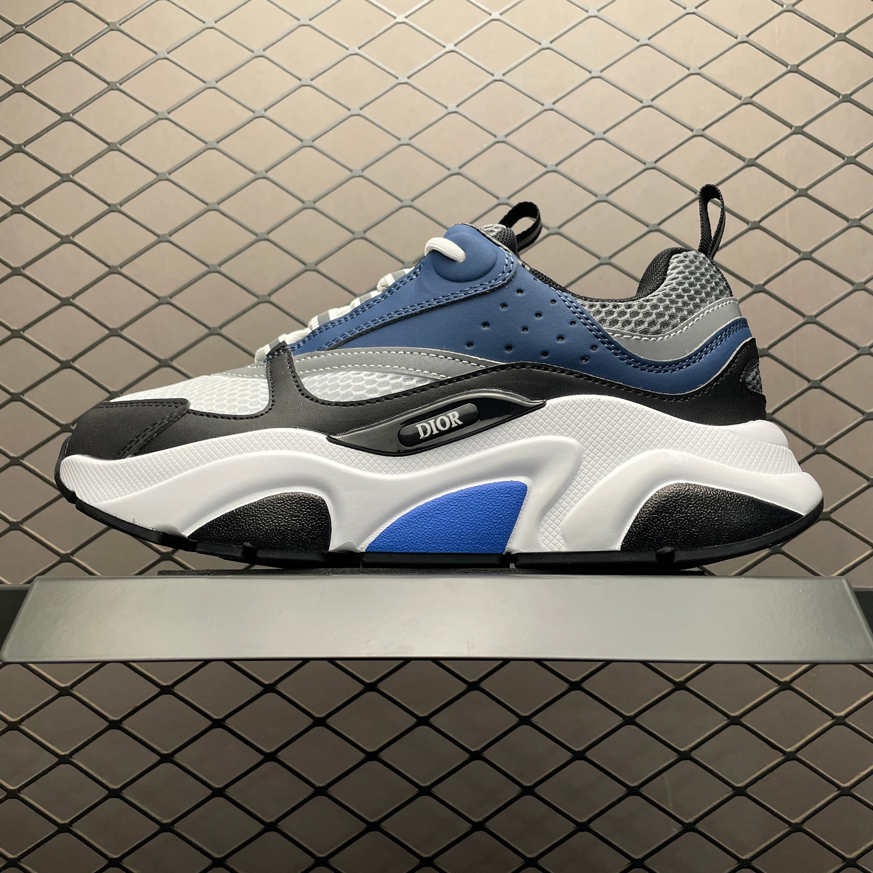 DR classic B22 Clunky Sneaker