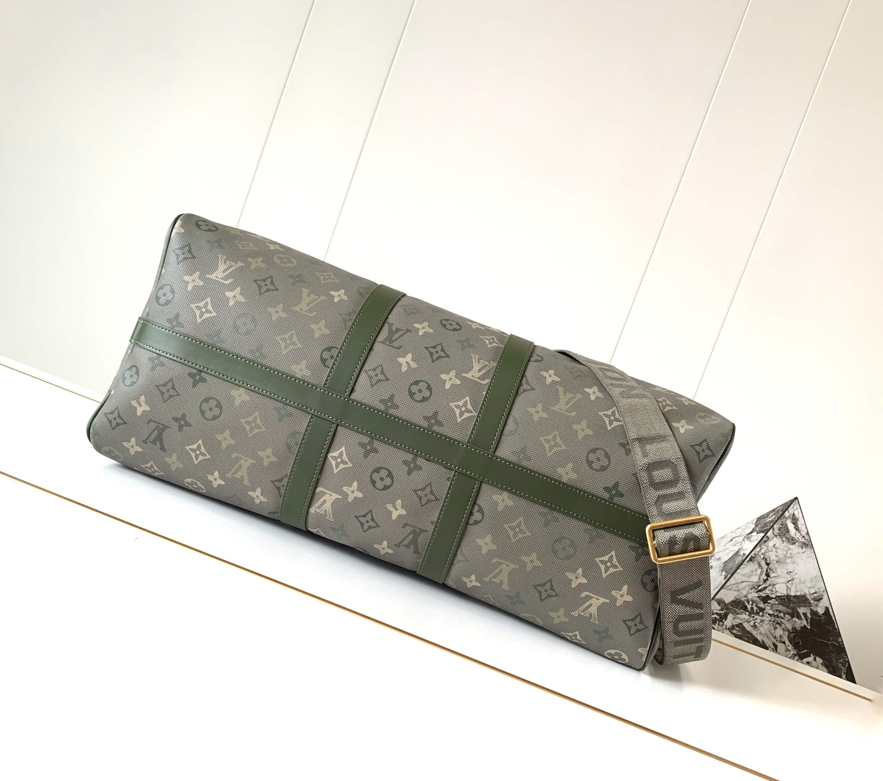 L X V Travelling bag M26959 50X21X28CM
