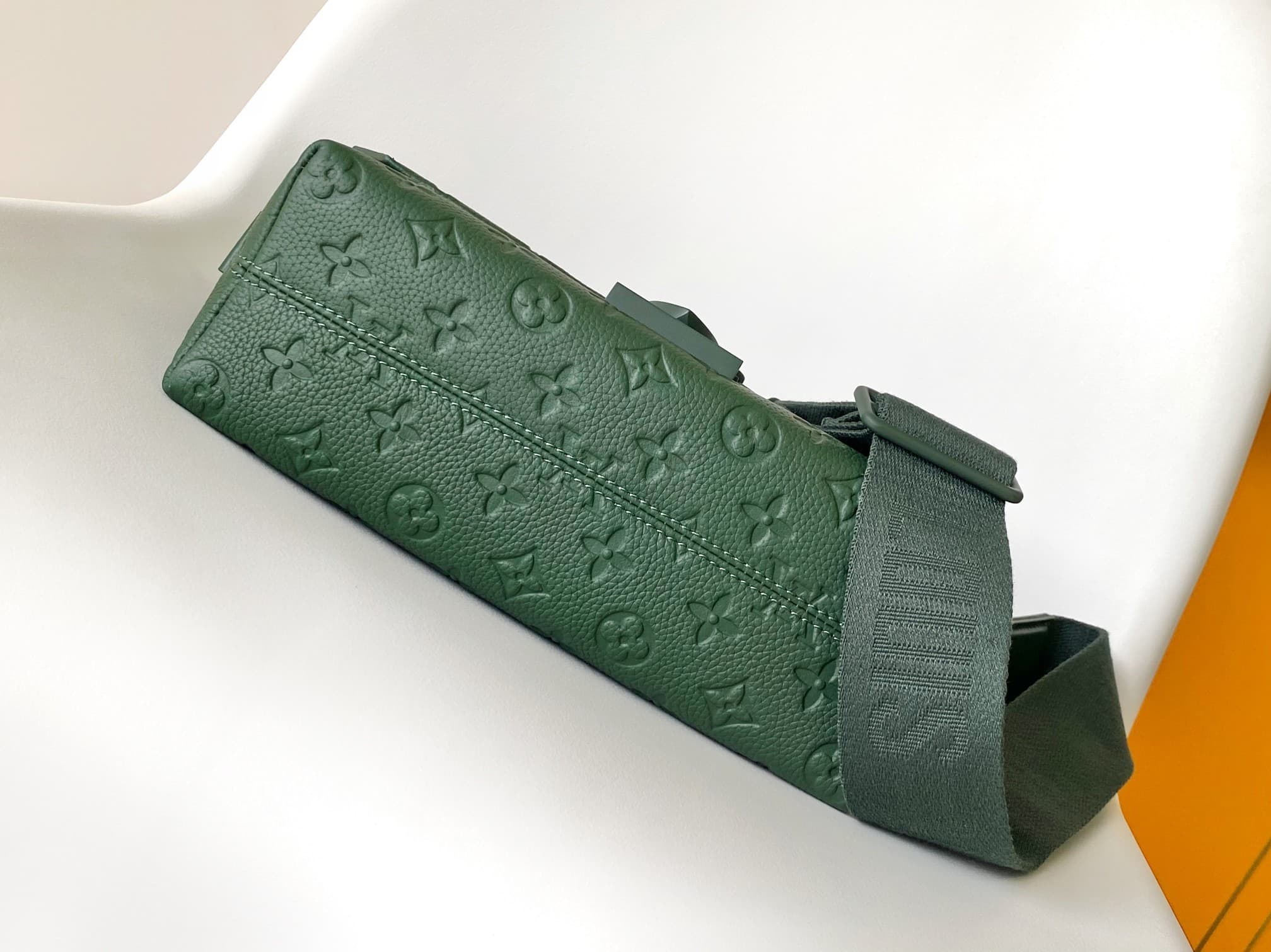 L X V Messenger Bags M24439 Size:28x16x10cm