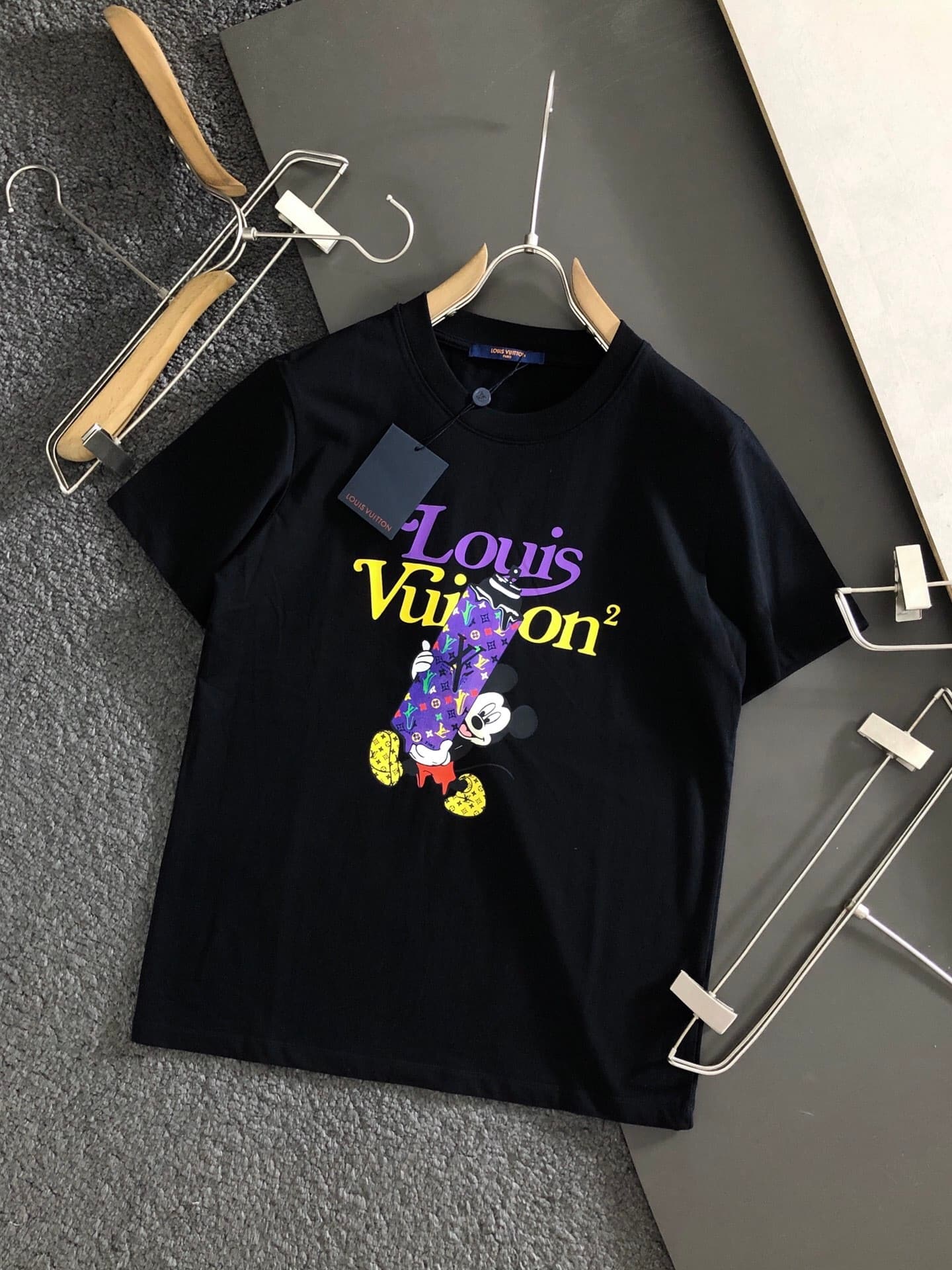 L X V T-shirt