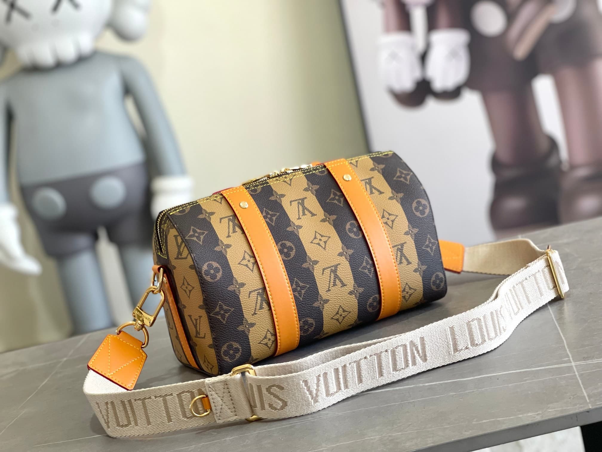 L X V City Keell M45963 Size:27x17x13cm