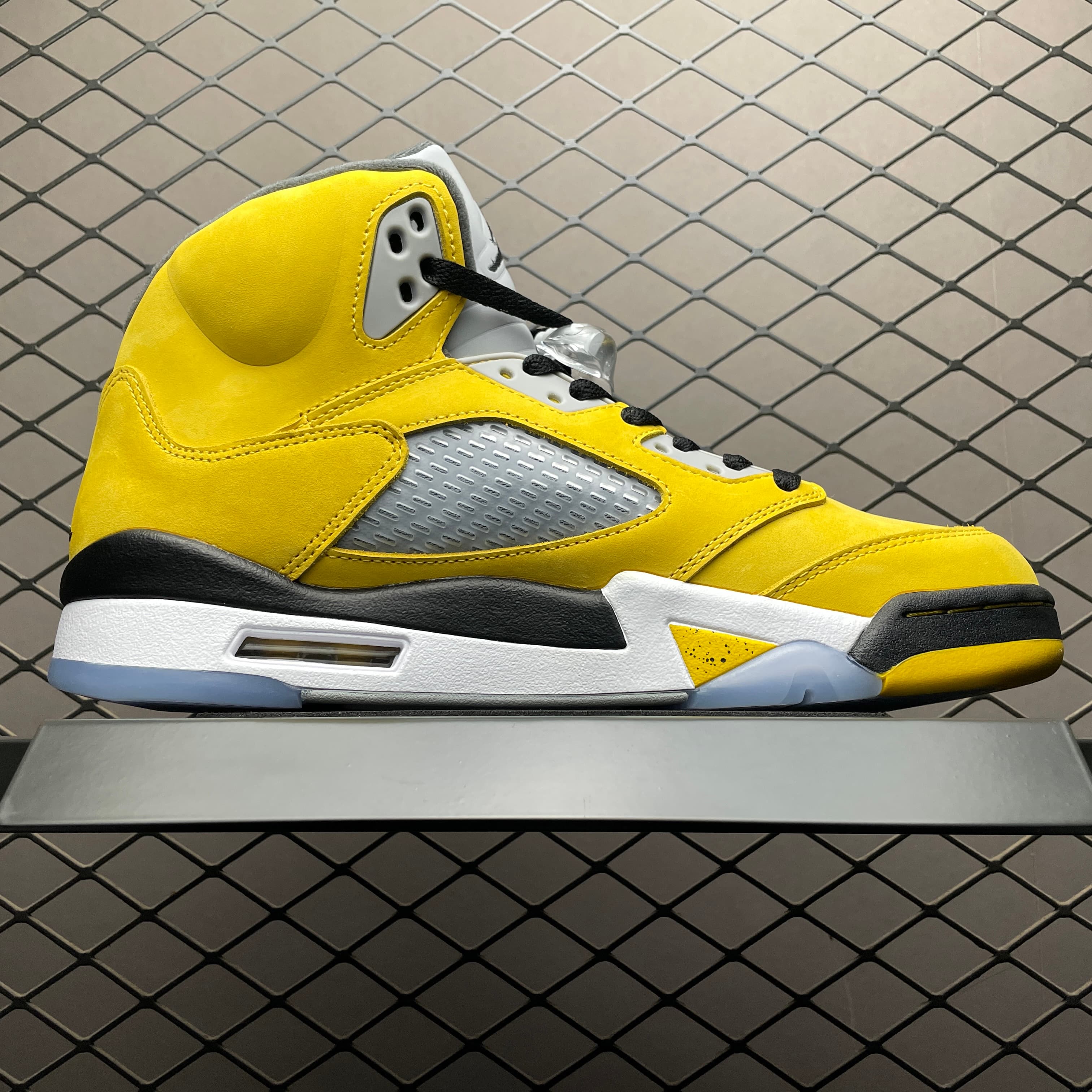 JRD5 Retro TOKYO 2025 IO3372-700