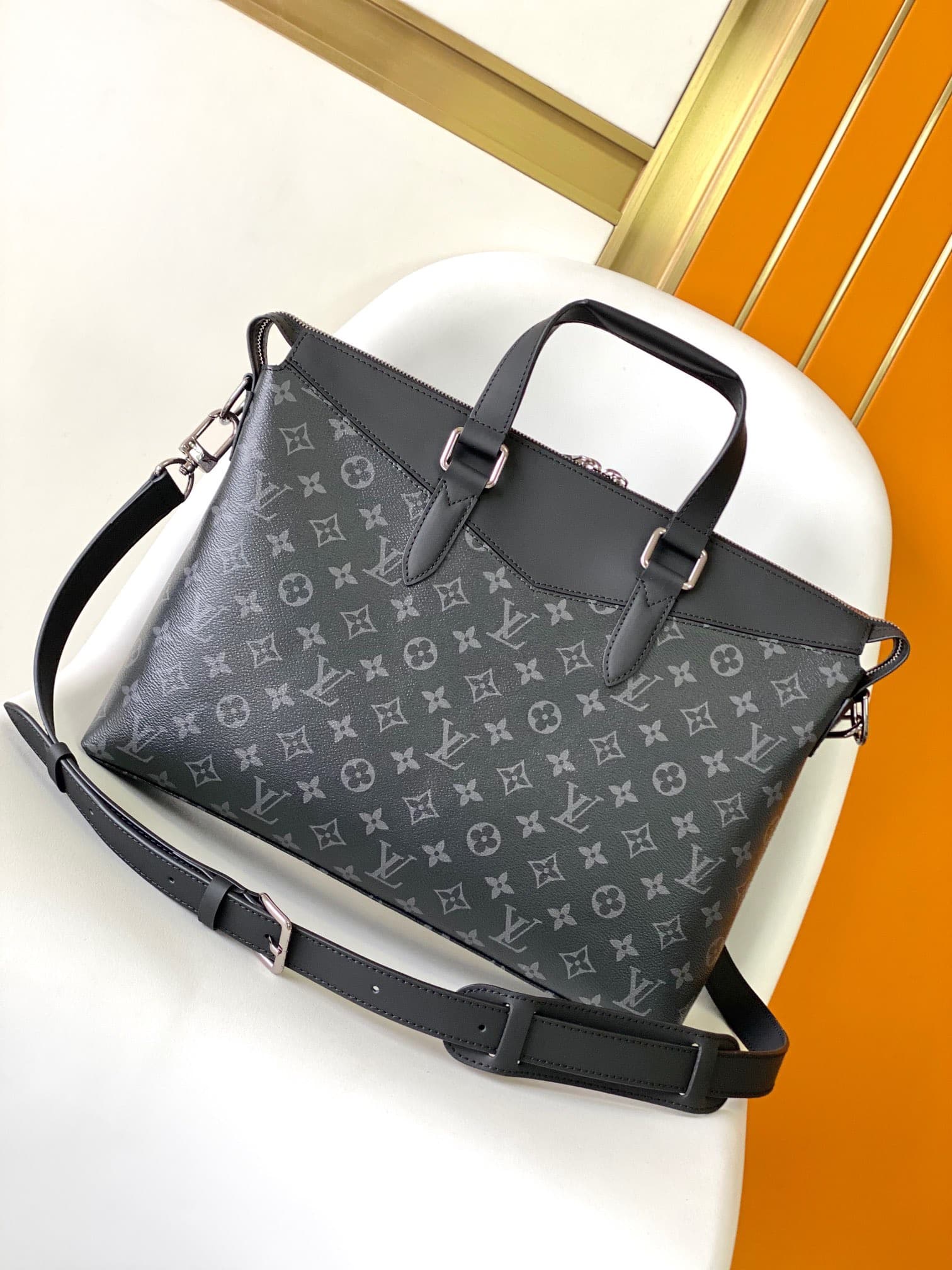 L X V Eclipse Monogram M40566 Size:39*30*10cm
