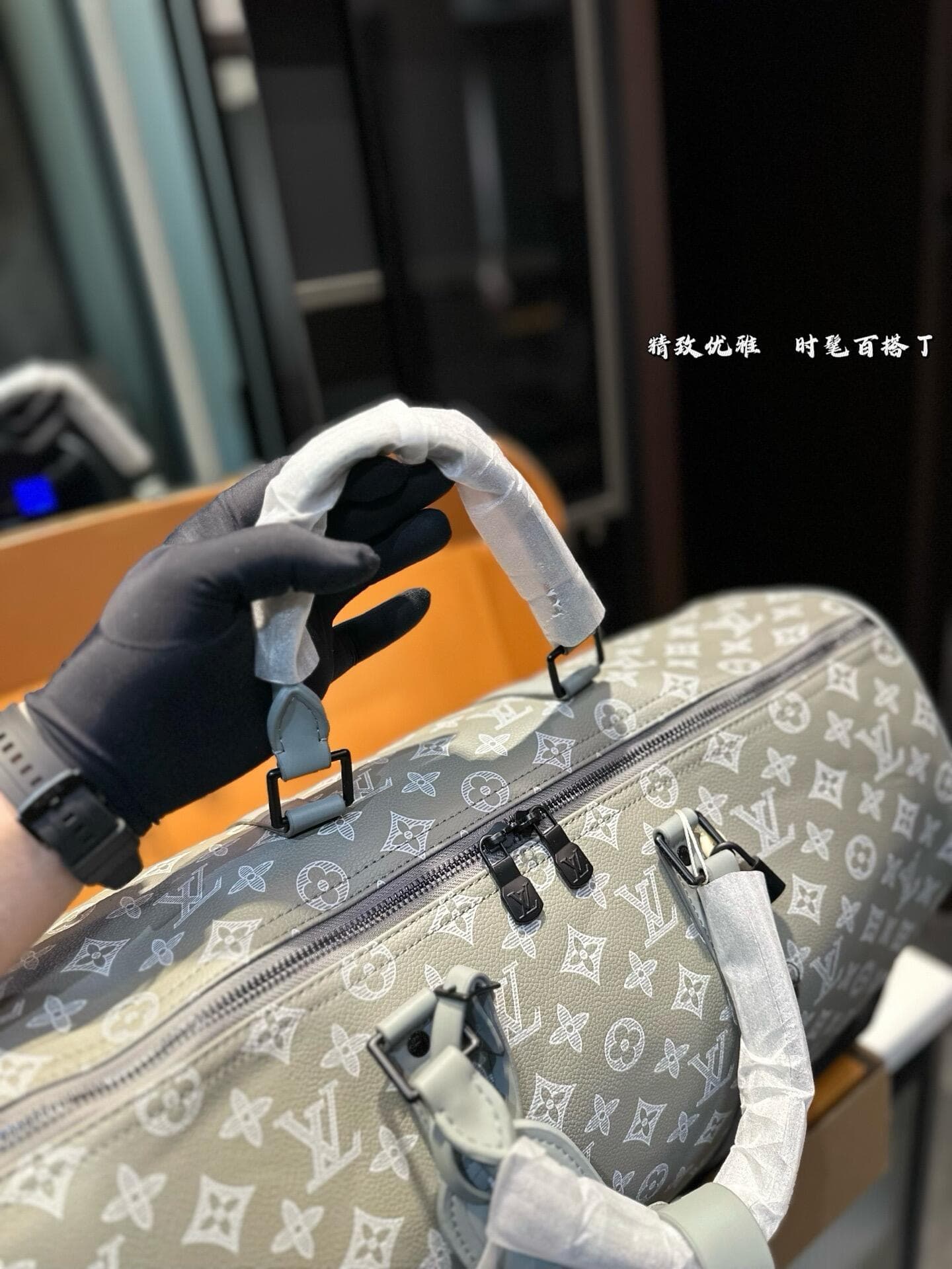 L X V Keepall Bandouliere Size:50*23*29CM