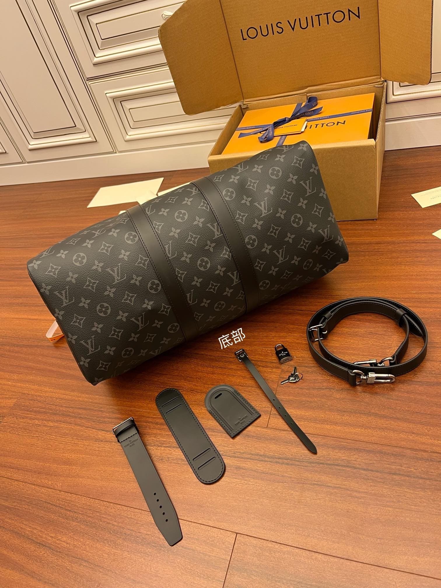 L X V Keepall Bandoulière M40569 45x27x20cm