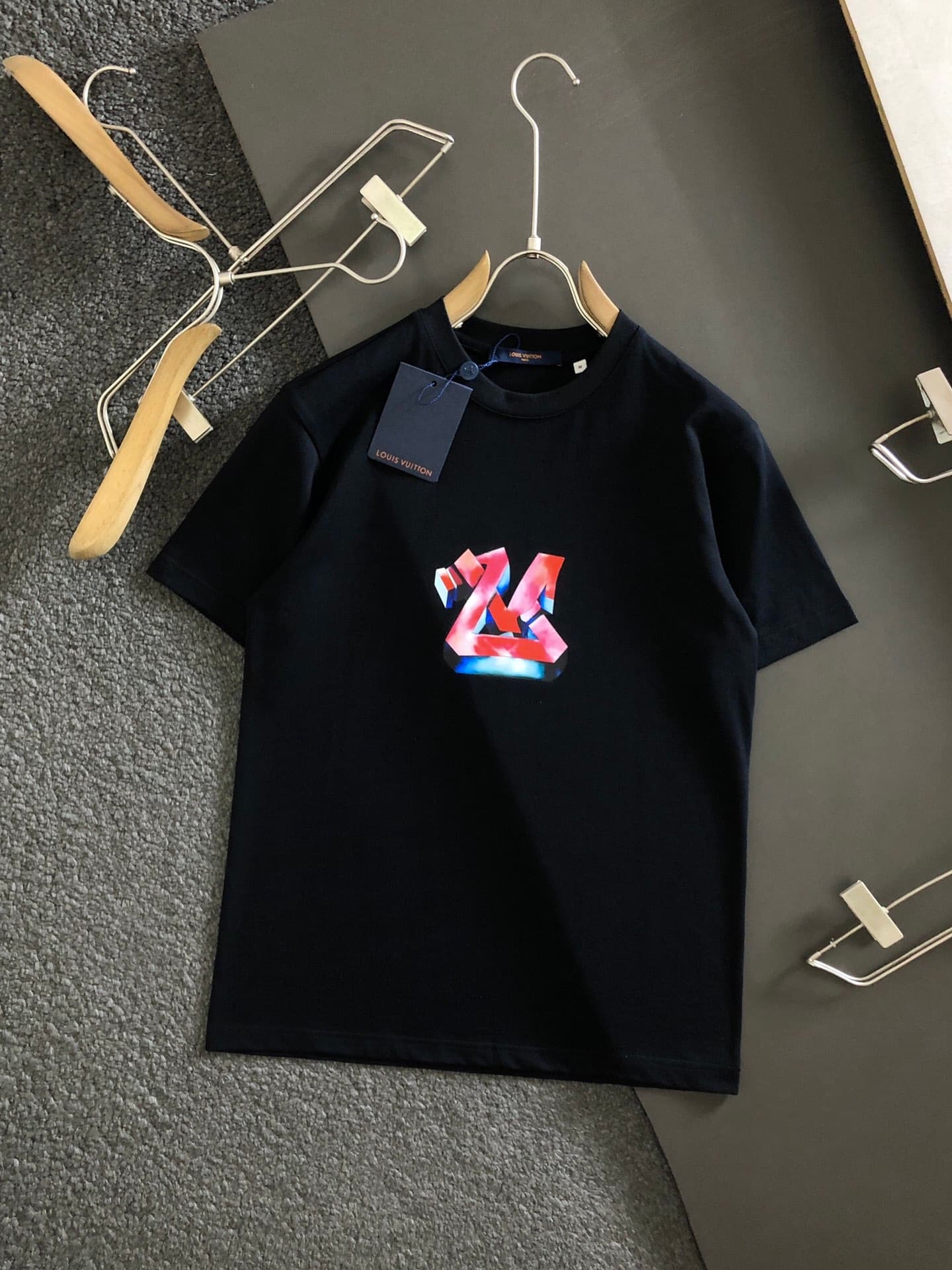 L X V T-shirt