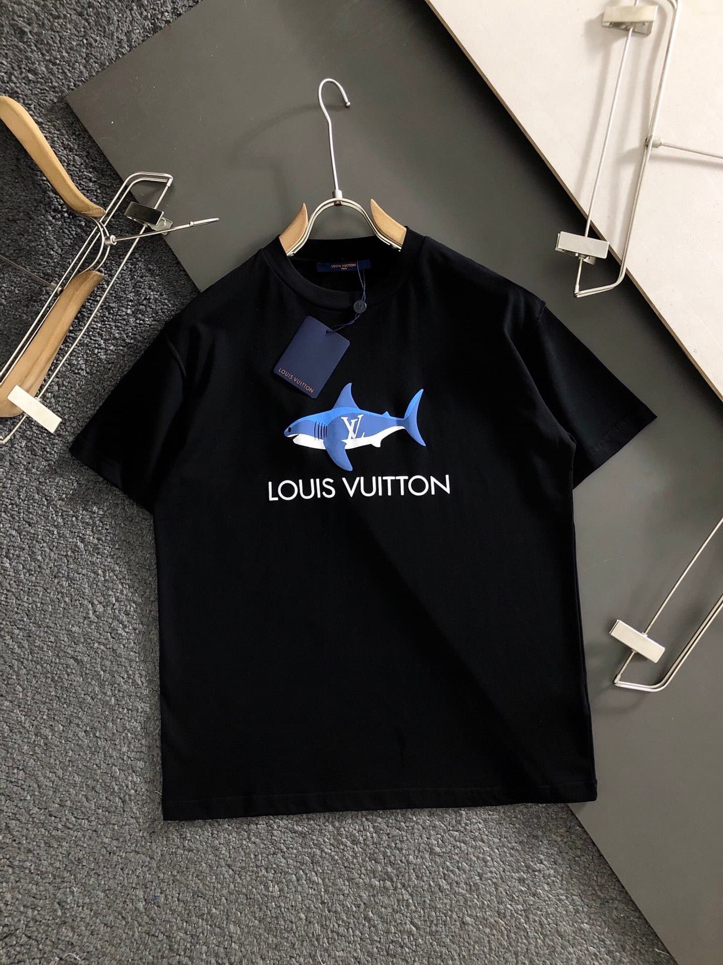 L X V T-shirt