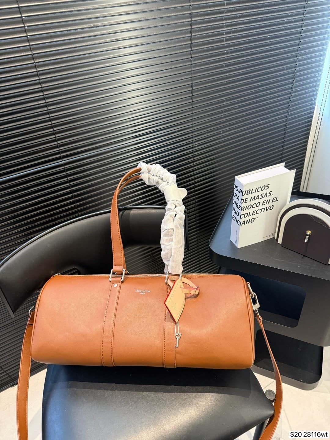 L X V Shoulder bag Size:43x18cm