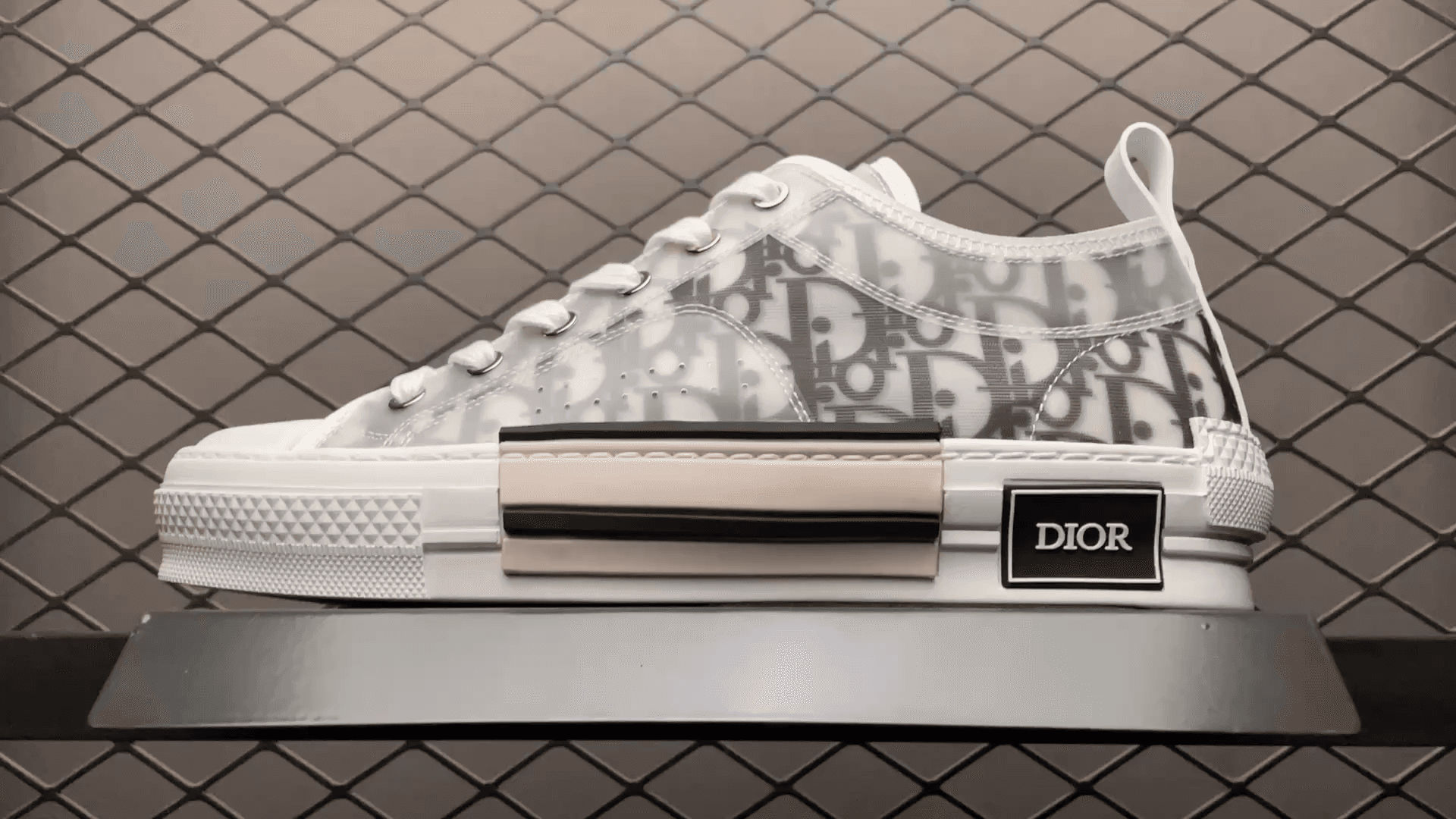 DR B23 OBLIQUE LOW TOP SNEAKERS