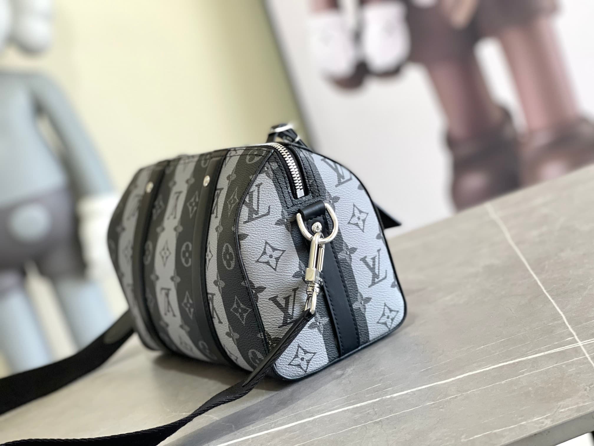 L X V City Keell M45963 Size:27x17x13cm