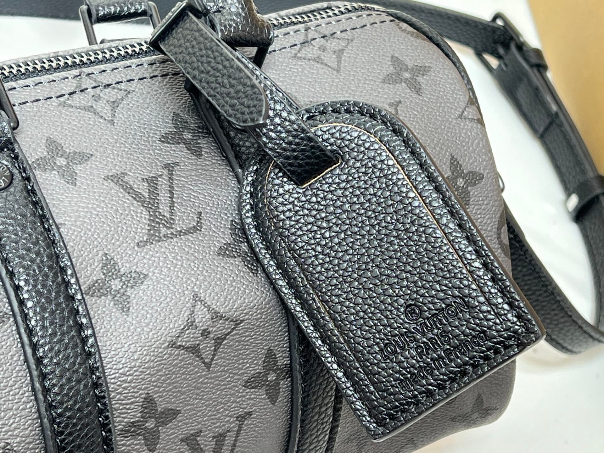 L X V Keepall Bandoulière 25 M28369 Size:25x15x11cm