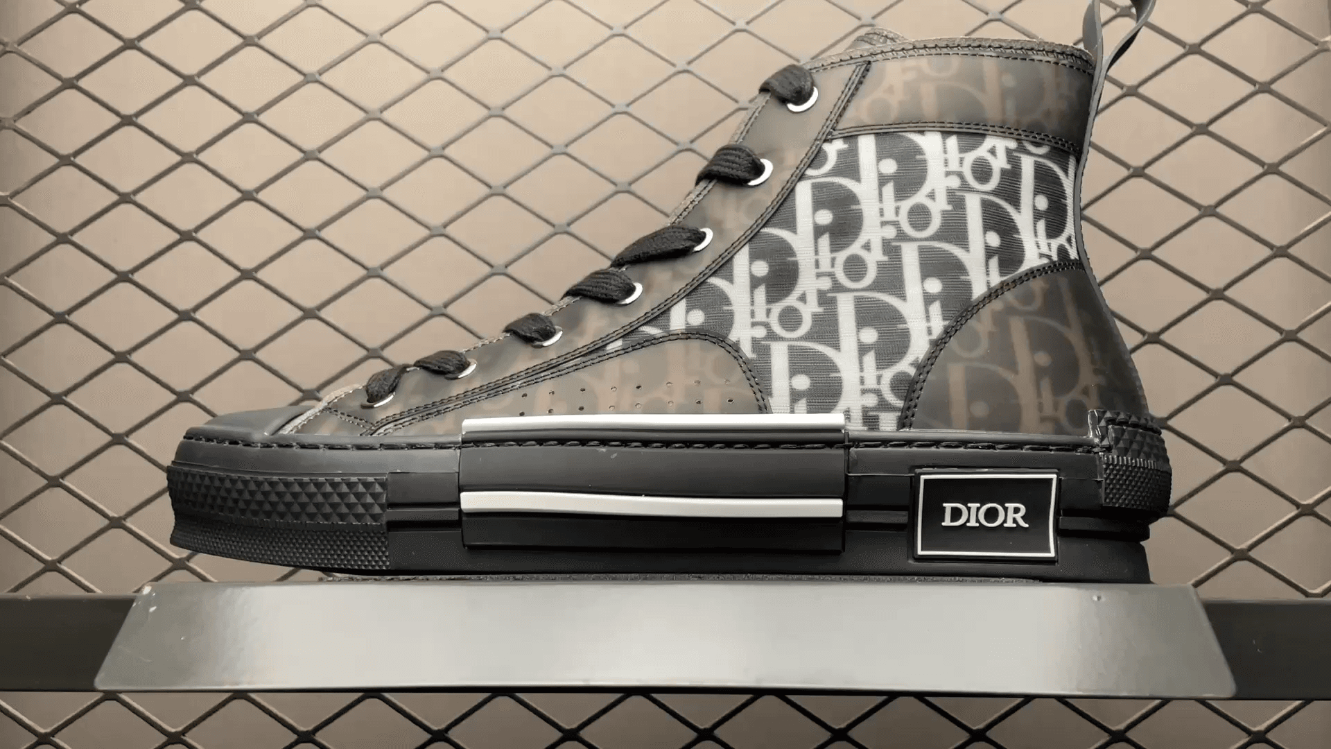 DR B23 Sneaker