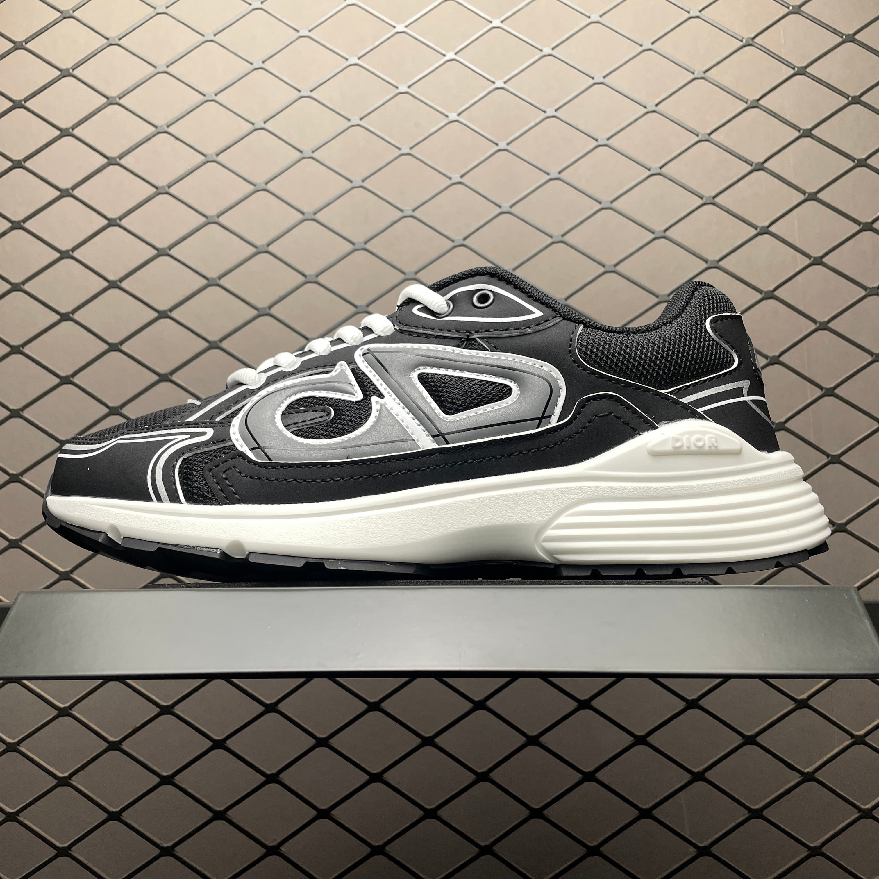 DR NEW ARRIVAL B30 Clunky Sneaker