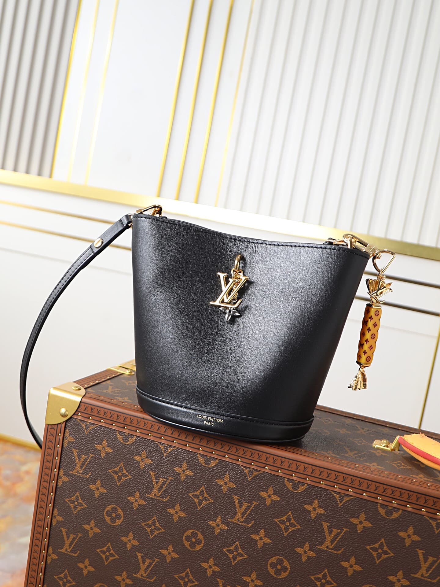 L X V Bloom Mini Hobo M27260 Size:17.5x16x11cm(Multiple colors)