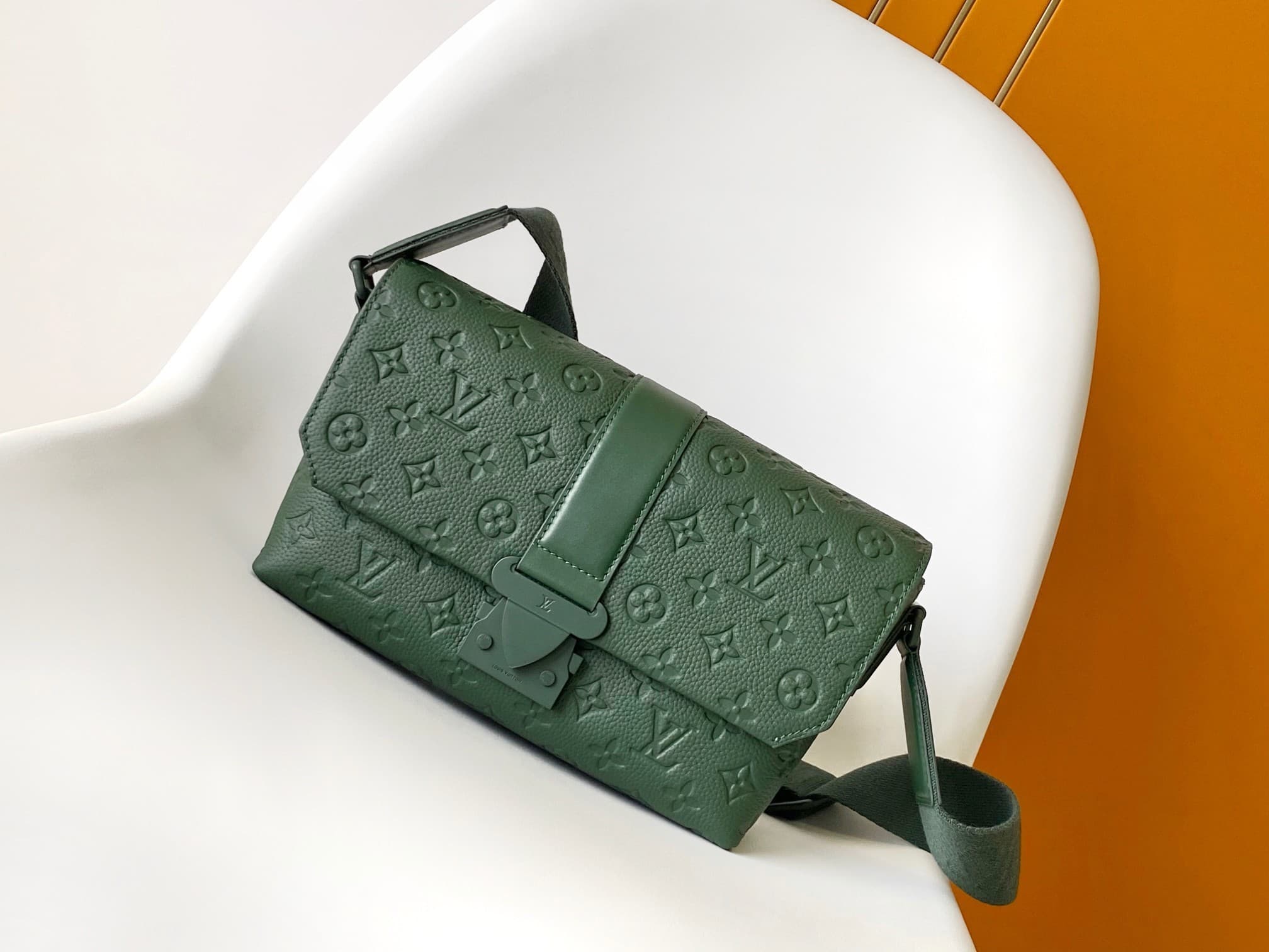 L X V Messenger Bags M24439 Size:28x16x10cm