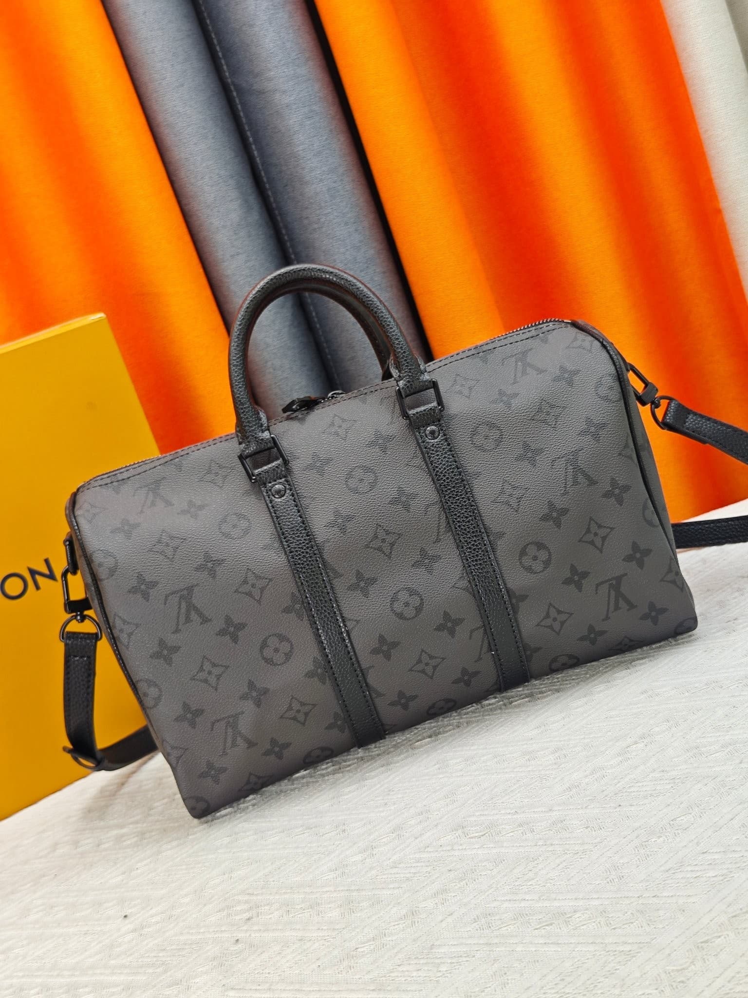 L X V Keepall Bandoulière 35 M28370 Size:35X21X16cm