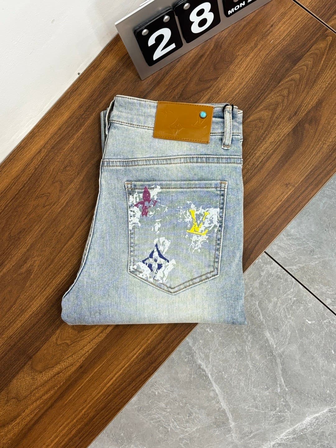 L X V Jeans