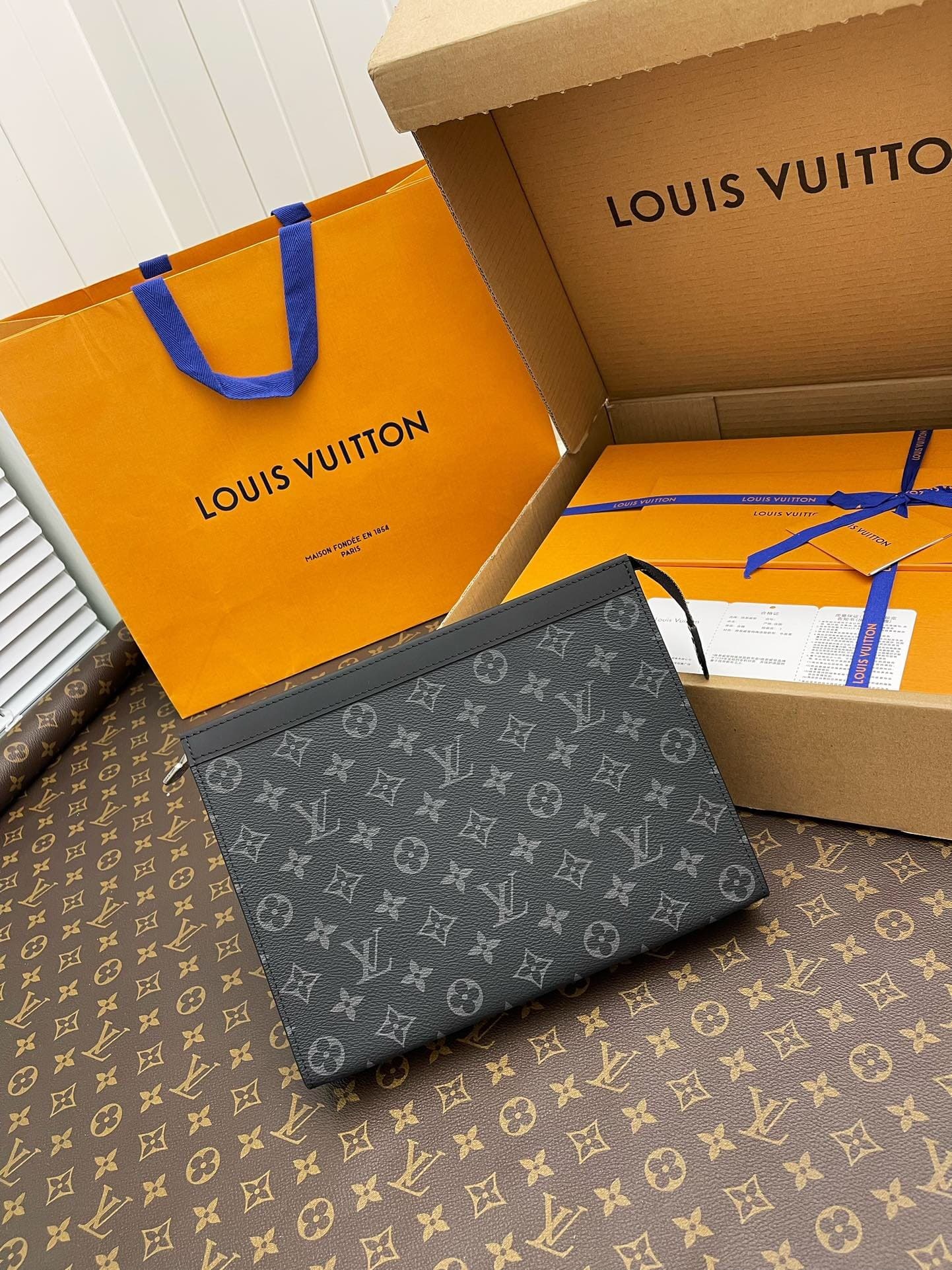 L X V Pochette Voyage 27x21x6cm