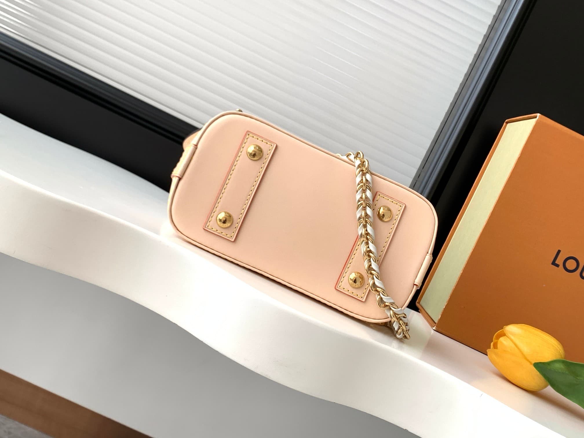 L X V Alma Mini M14339 Size:18x12x8cm