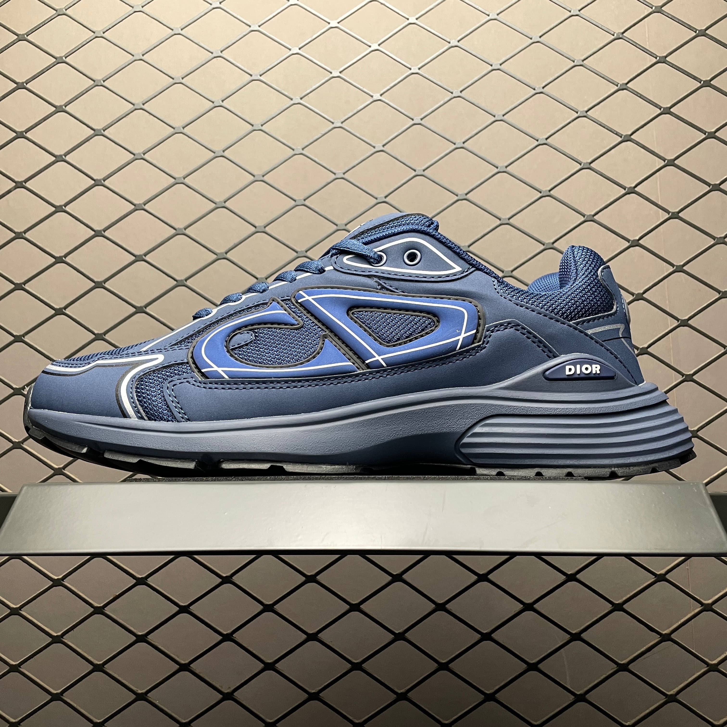 DR B30 Sneakers