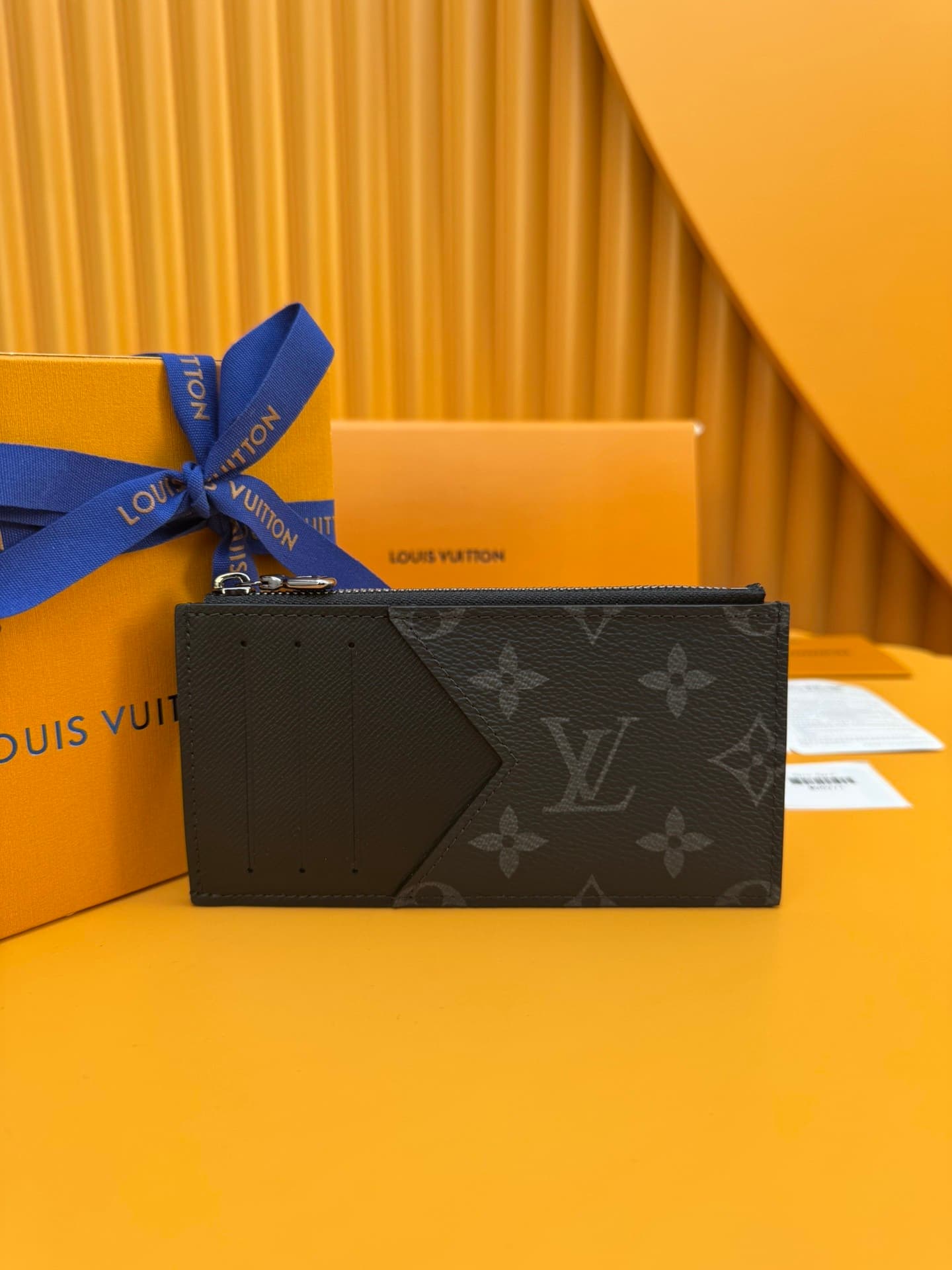L X V CARD HOLDER M30271 14.5x8x1cm