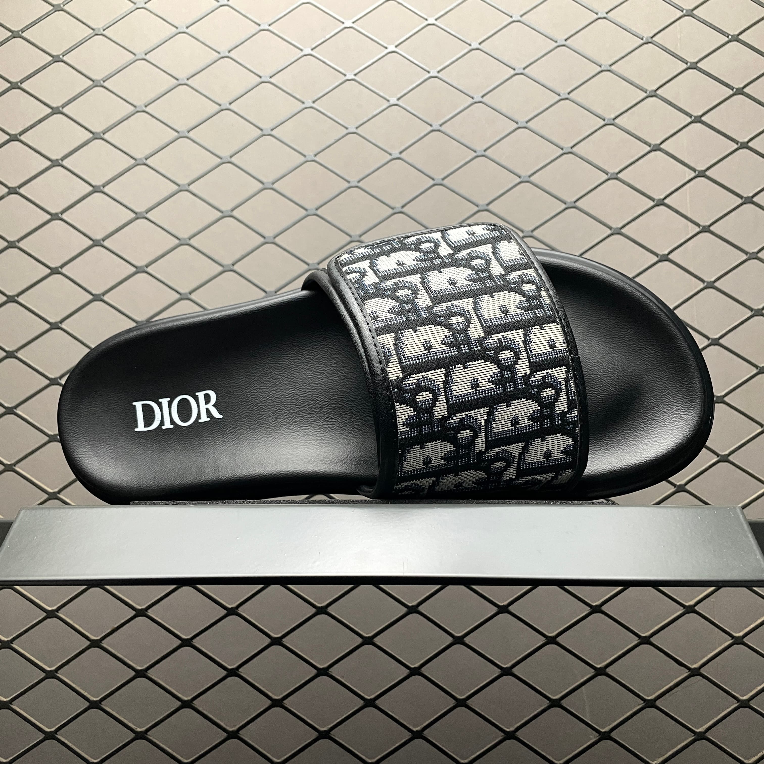DR Slipper