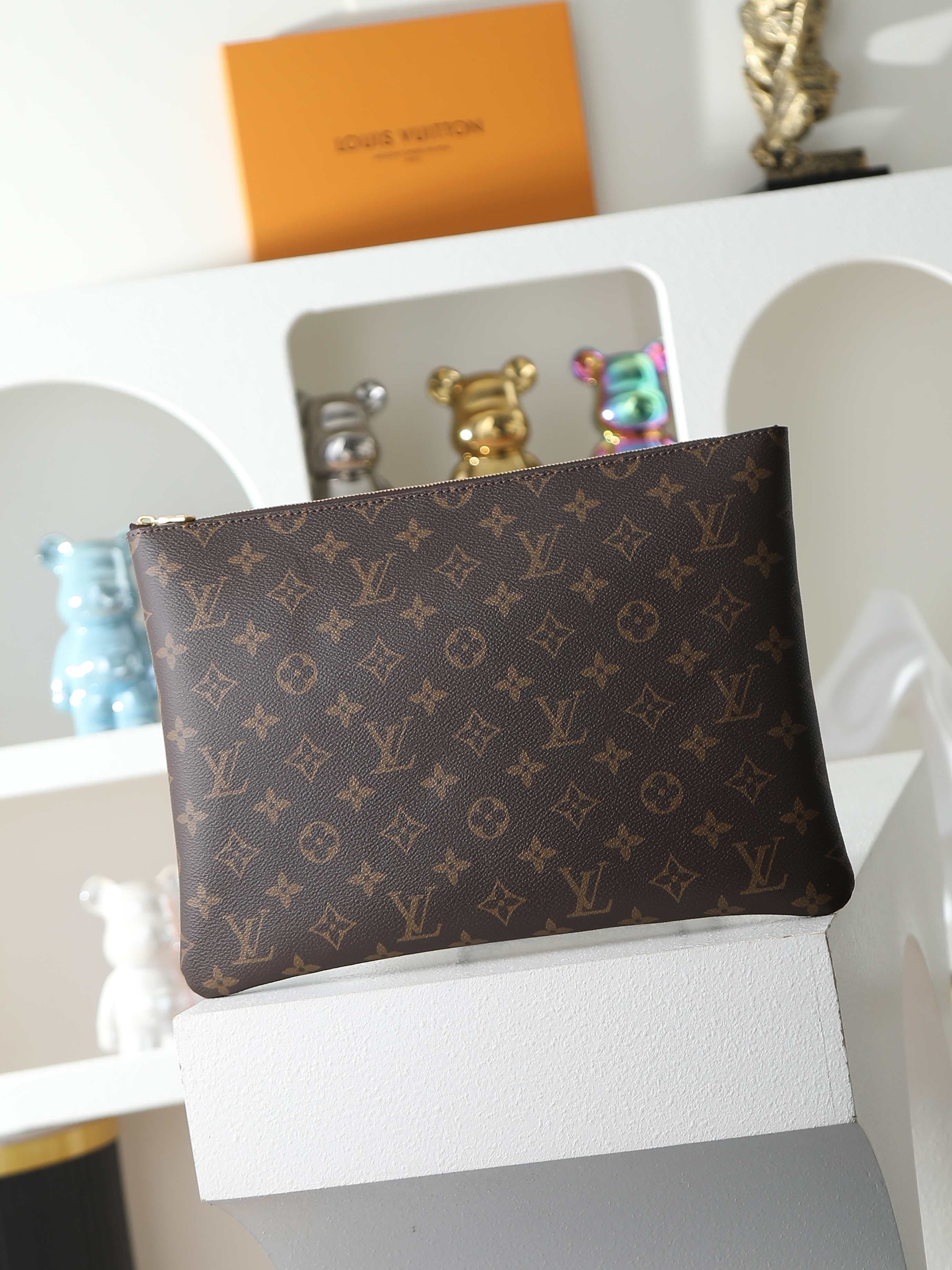 L X V Pochette ClesL Clutch bag M13561 Size:36x27.5x2cm