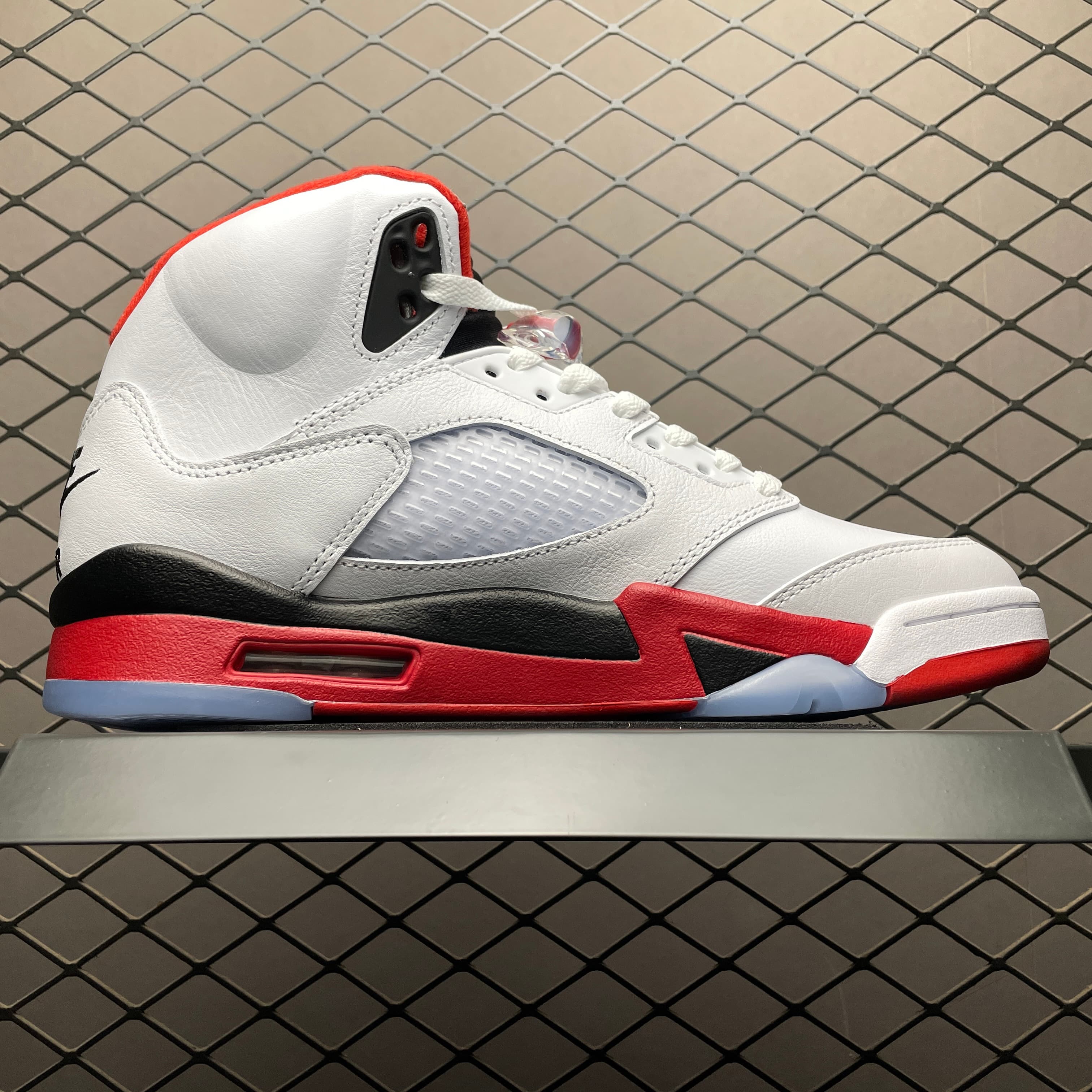 Air JRD 5 Retro " FIRE RED’2025 HQ7978-101