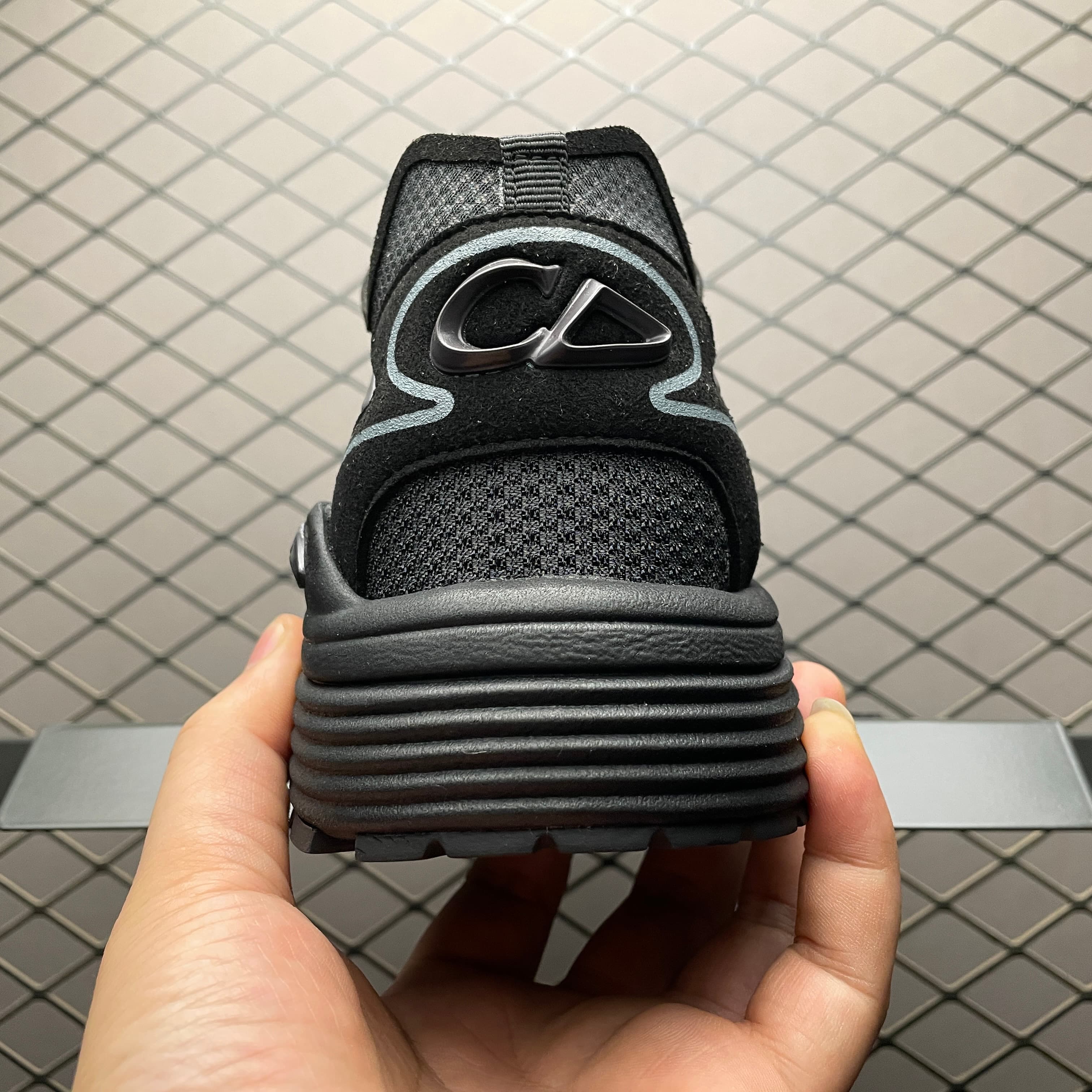 DR B30 Sneakers