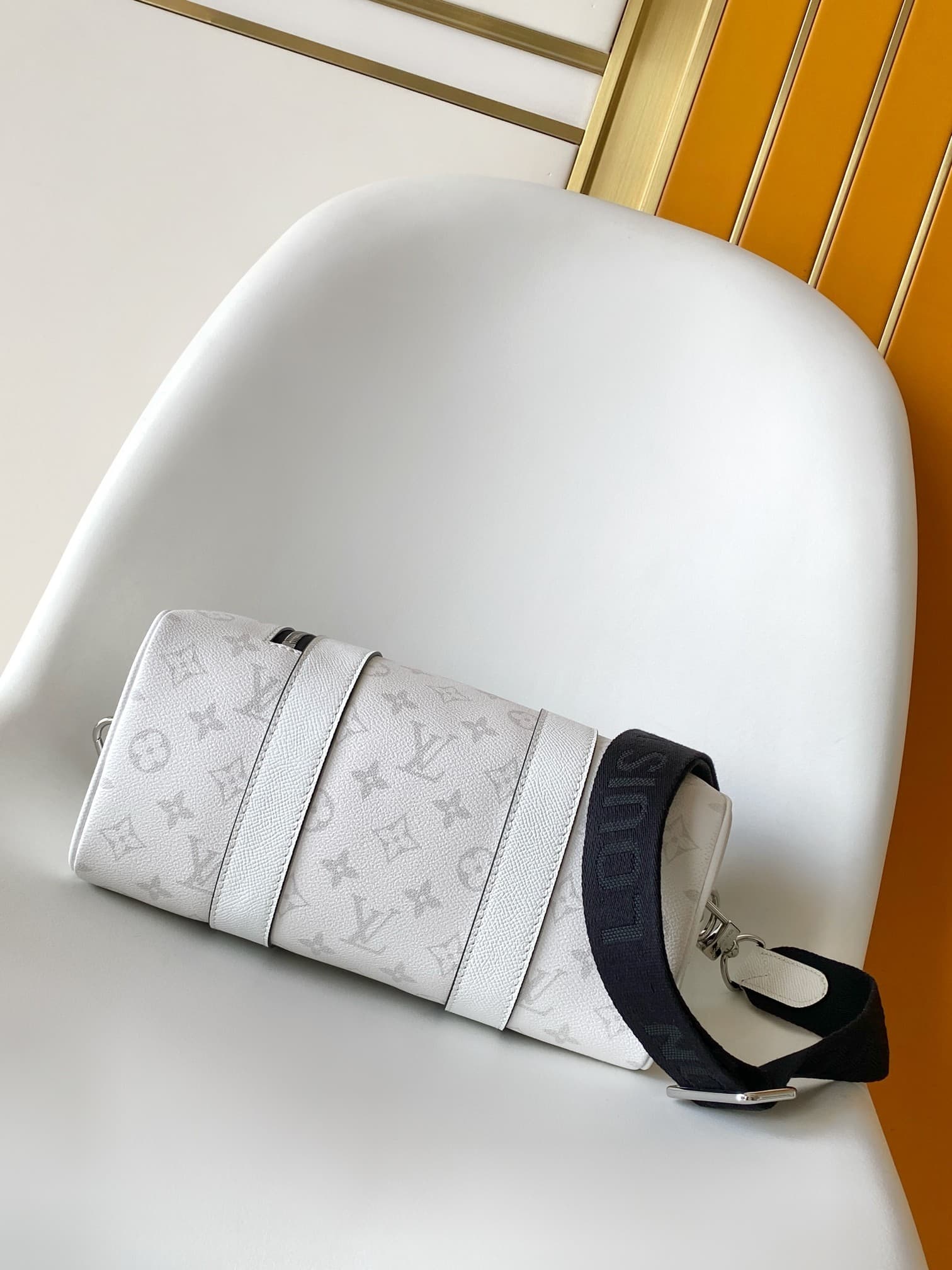 L X V Keepall Travelling bag 27x17x13cm