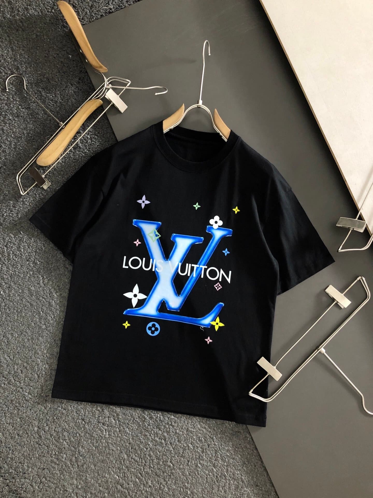 L X V T-shirt
