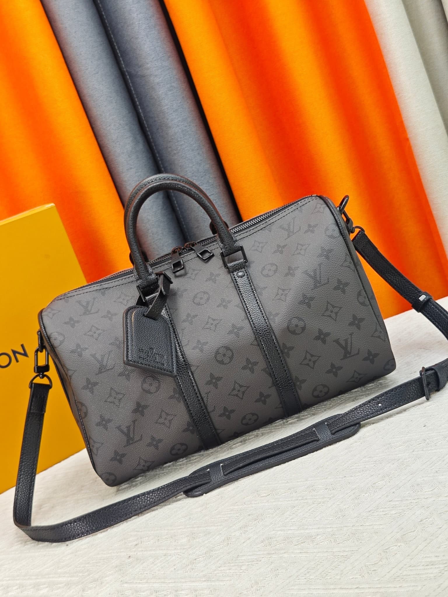 L X V Keepall Bandoulière 35 M28370 Size:35X21X16cm