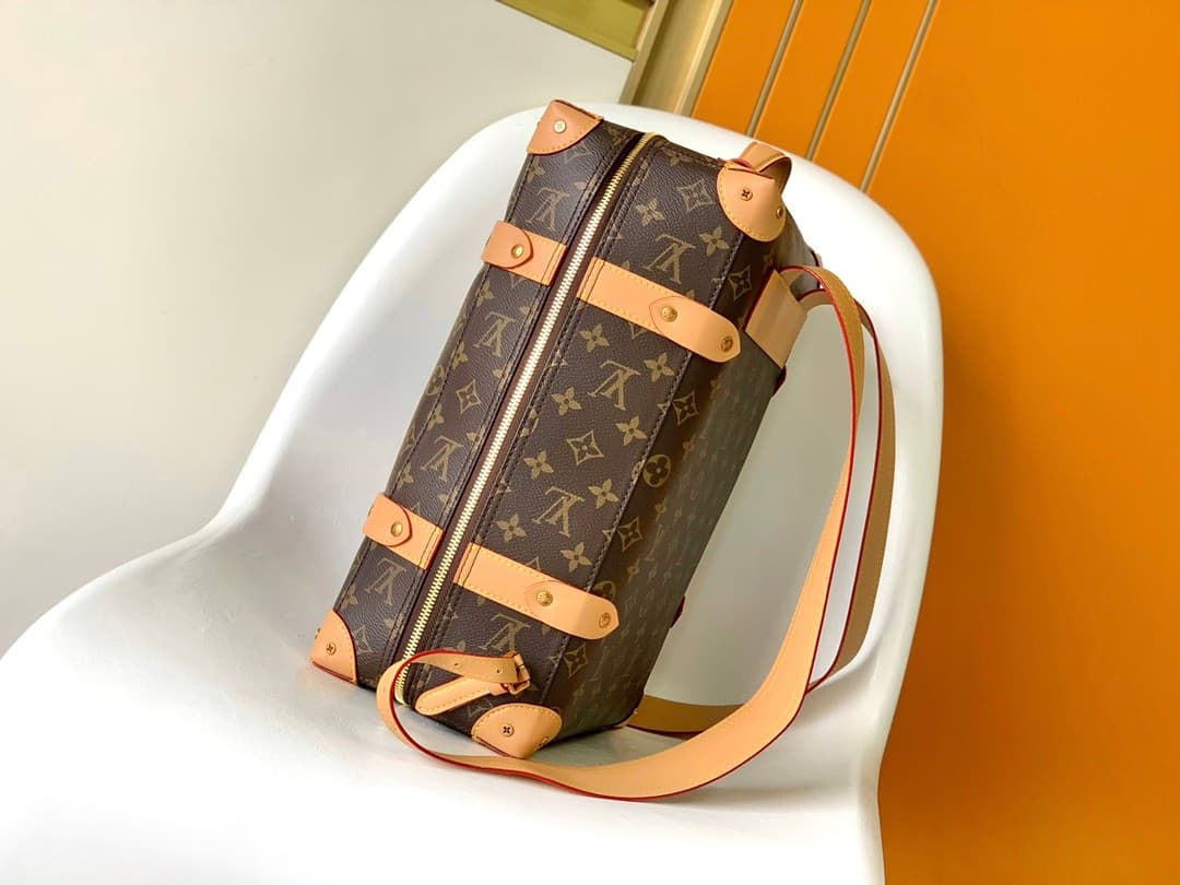 L X V Backpack M44752 Size:36x28x14cm