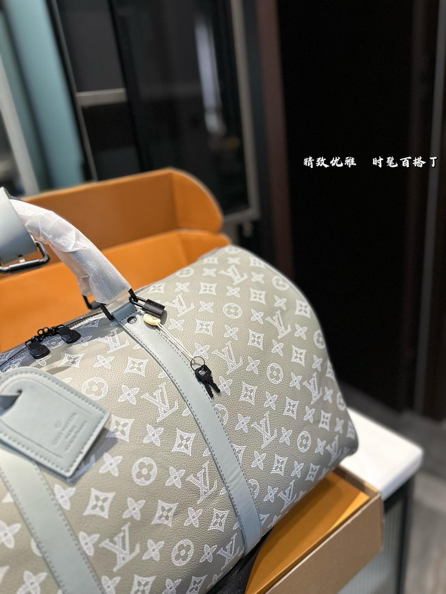 L X V Keepall Bandouliere Size:50*23*29CM