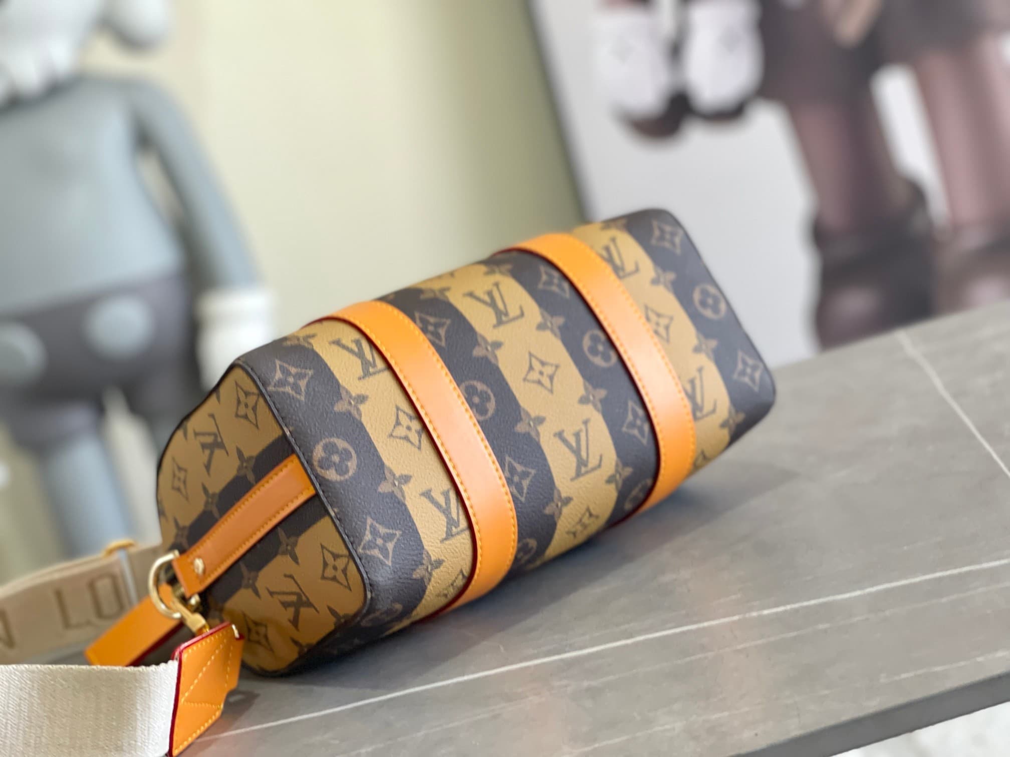 L X V City Keell M45963 Size:27x17x13cm