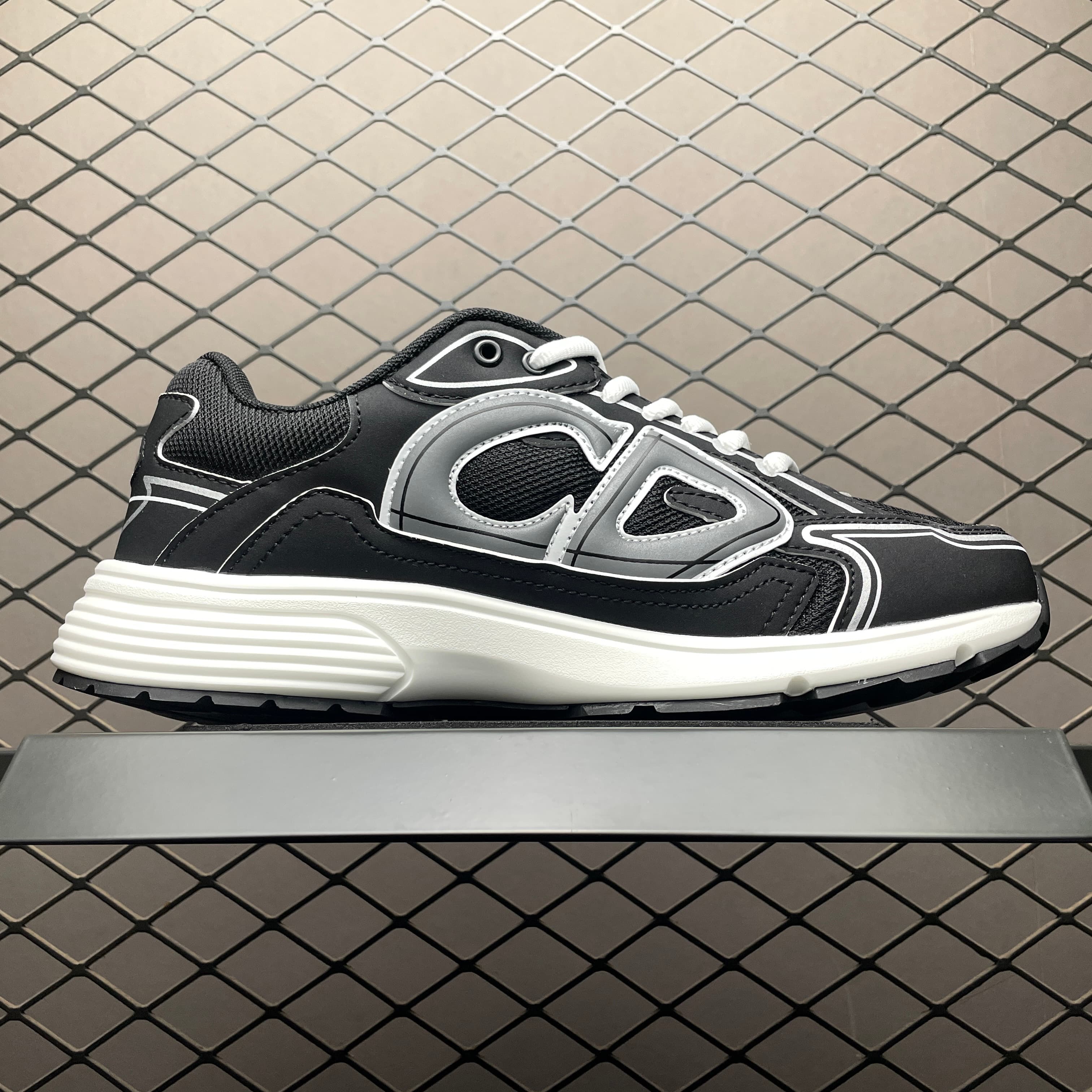 DR NEW ARRIVAL B30 Clunky Sneaker
