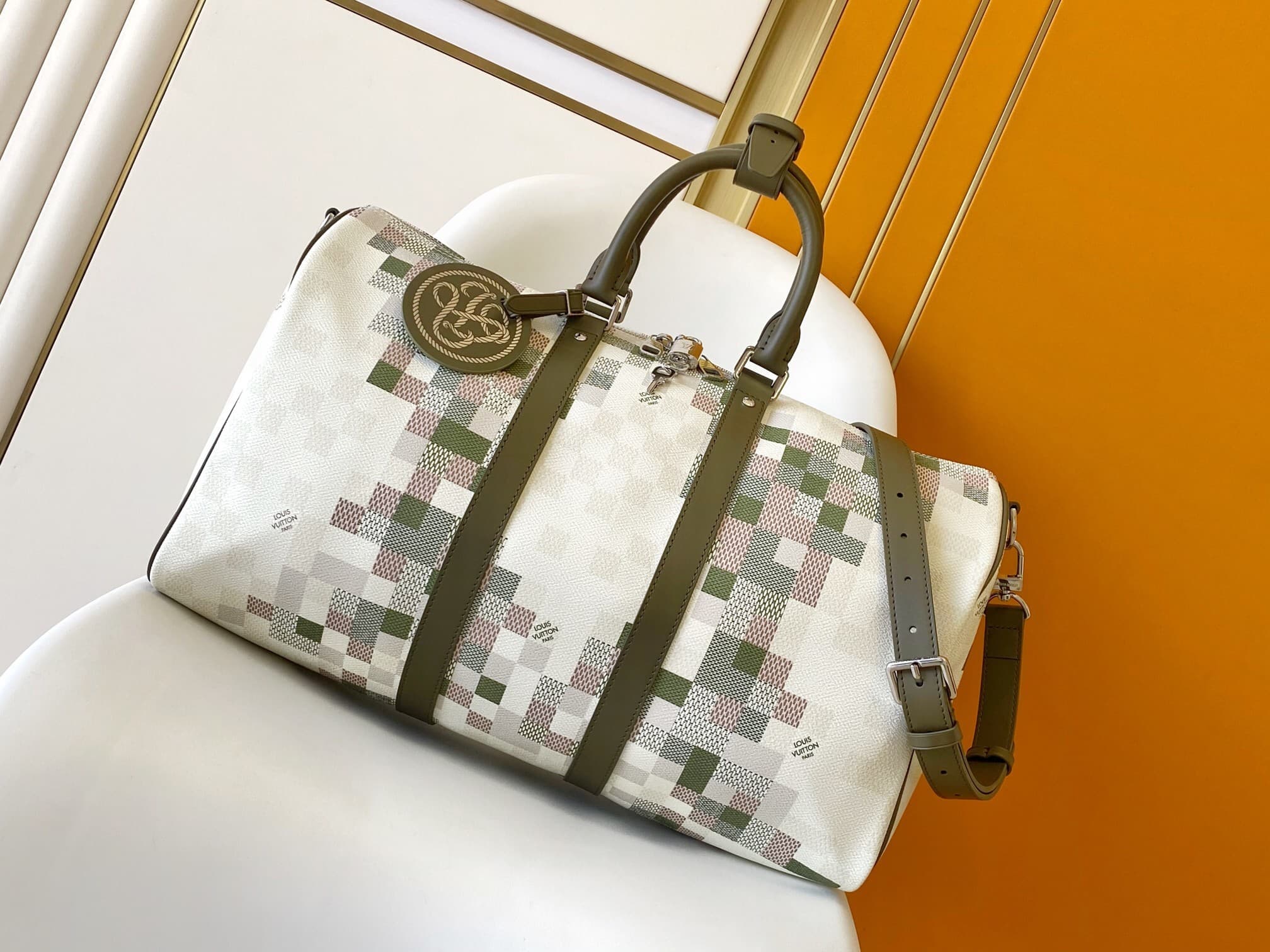 L X V Keepall Bandoulière 45 Size:45x27x20cm
