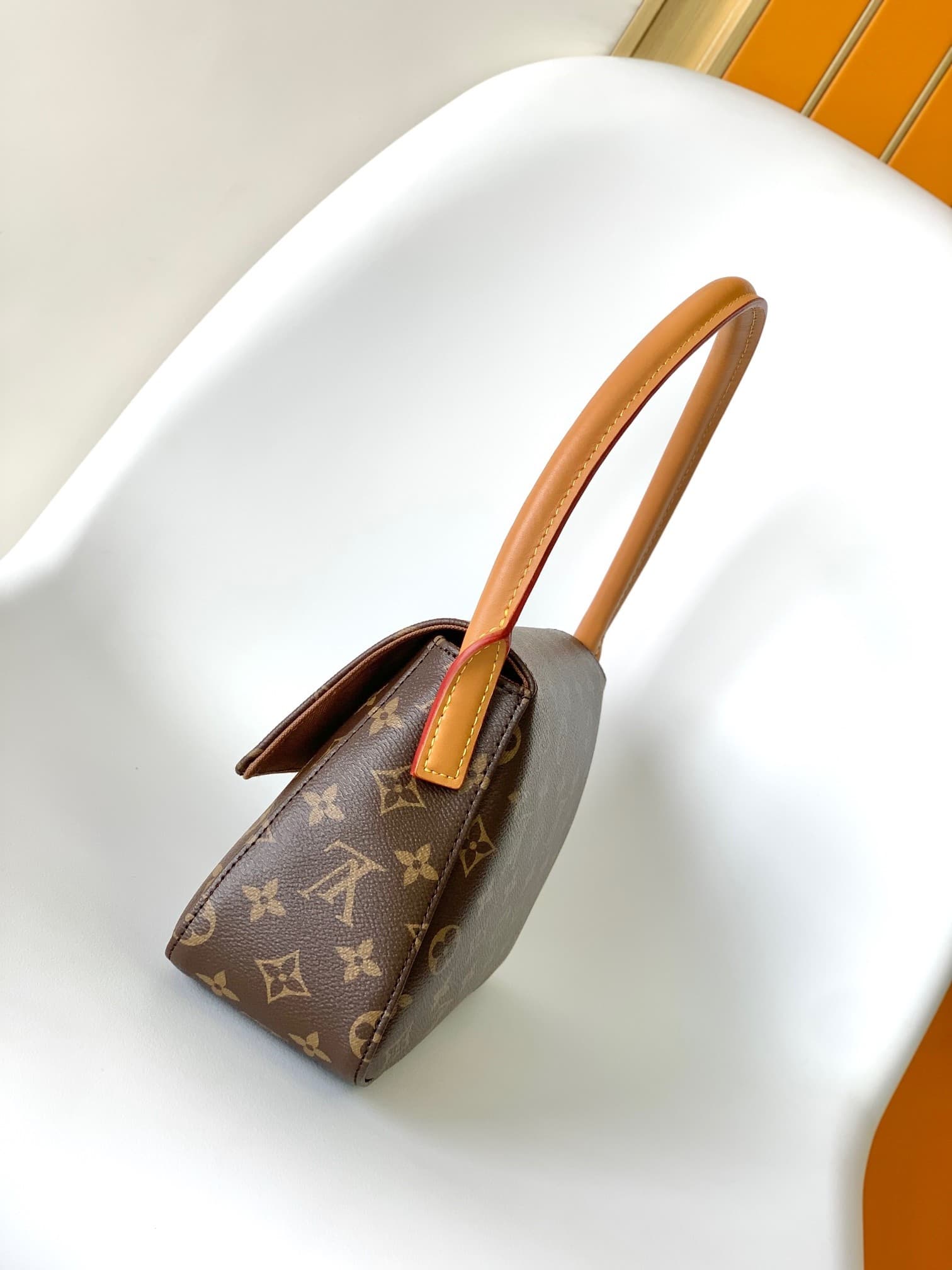 L X V Looping Underarm bag M51147 Size:24x21x9cm