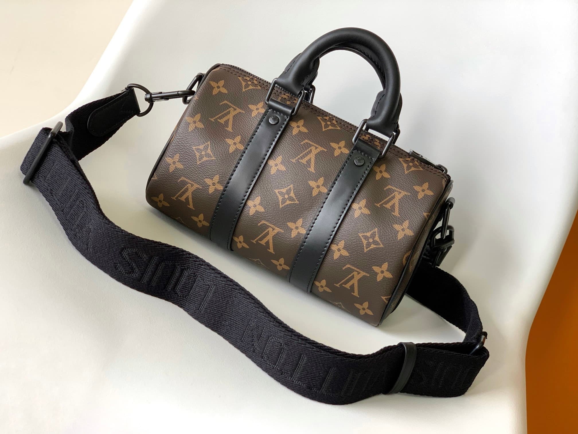 L X V Keepall Bandoulière 25 M46249 Size:25x15x11cm