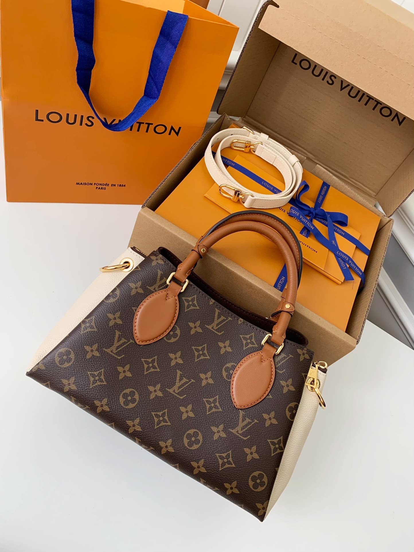 L X V VENDOME 26*18*15cm