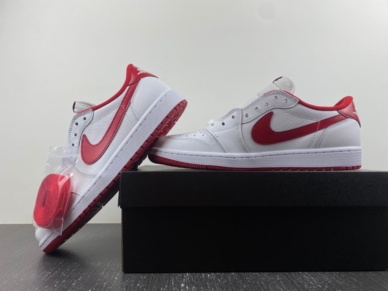 JRD 1 Retro Low White Varsity Red 705329-101