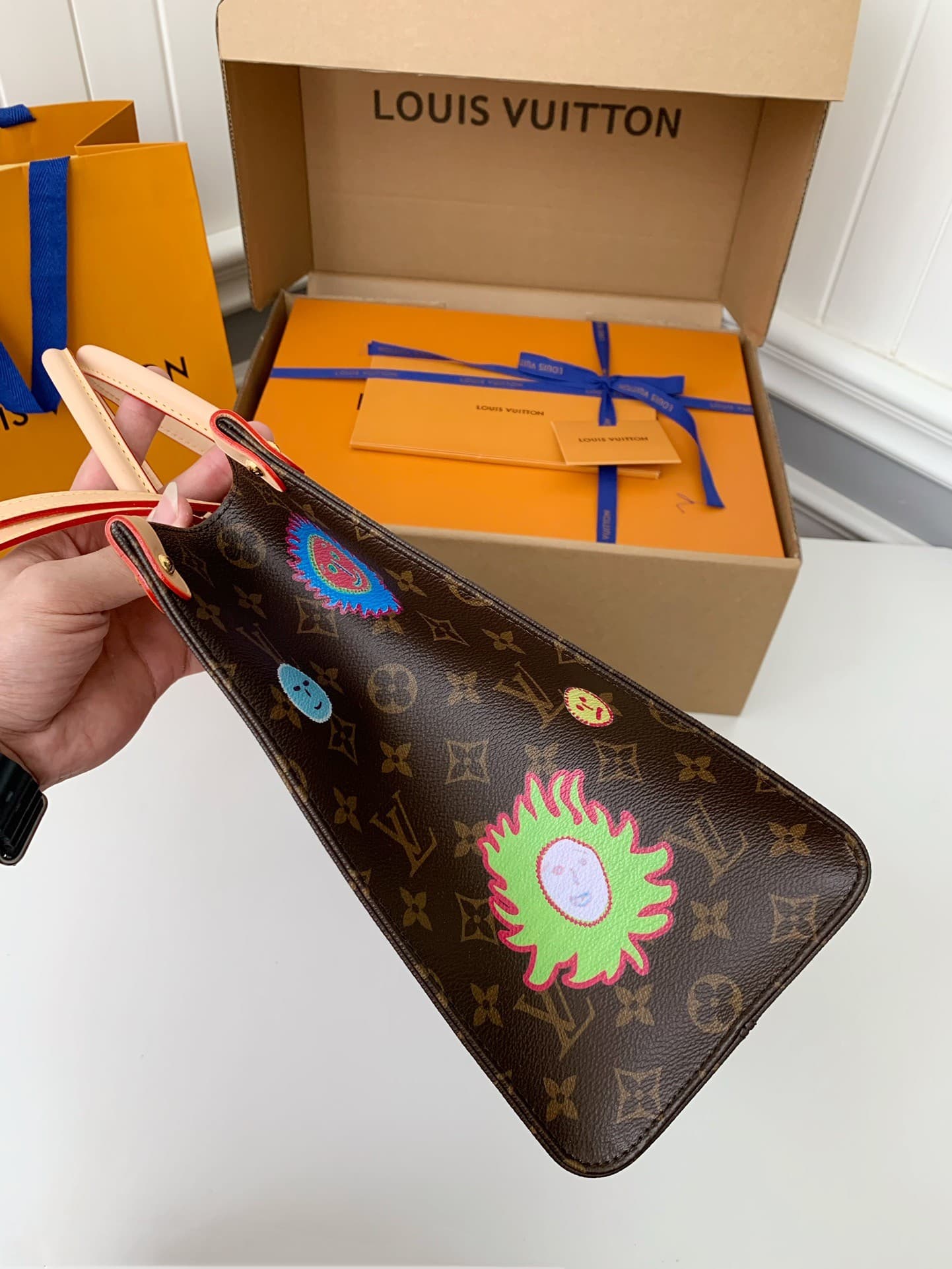 L X V x Yayoi Kusama ONTHEGO 35*27*14cm
