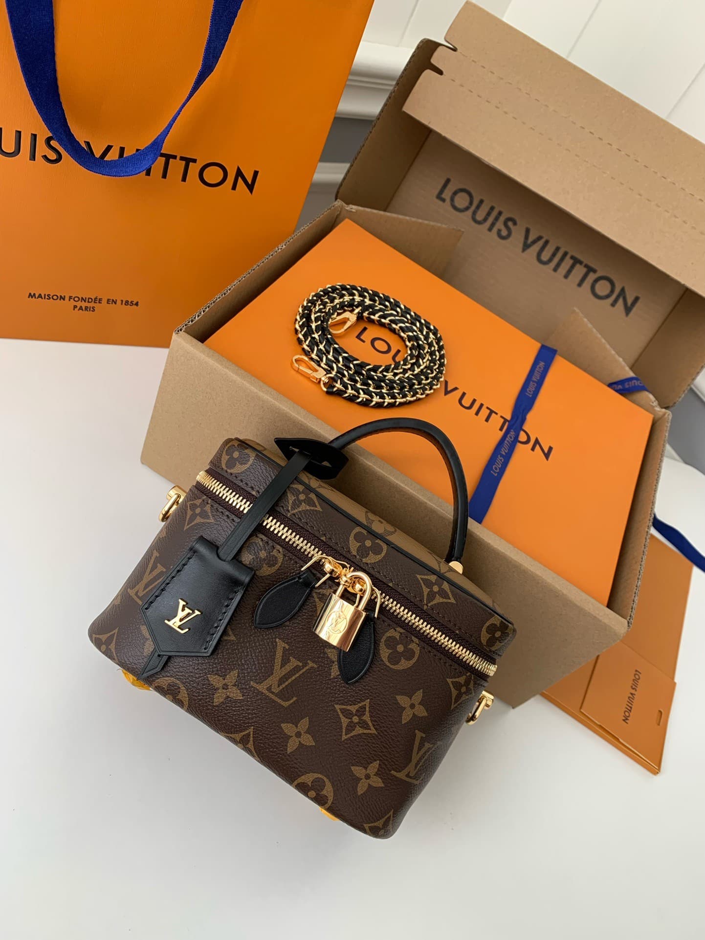 L X V VANITY M45165 19*13*11cm