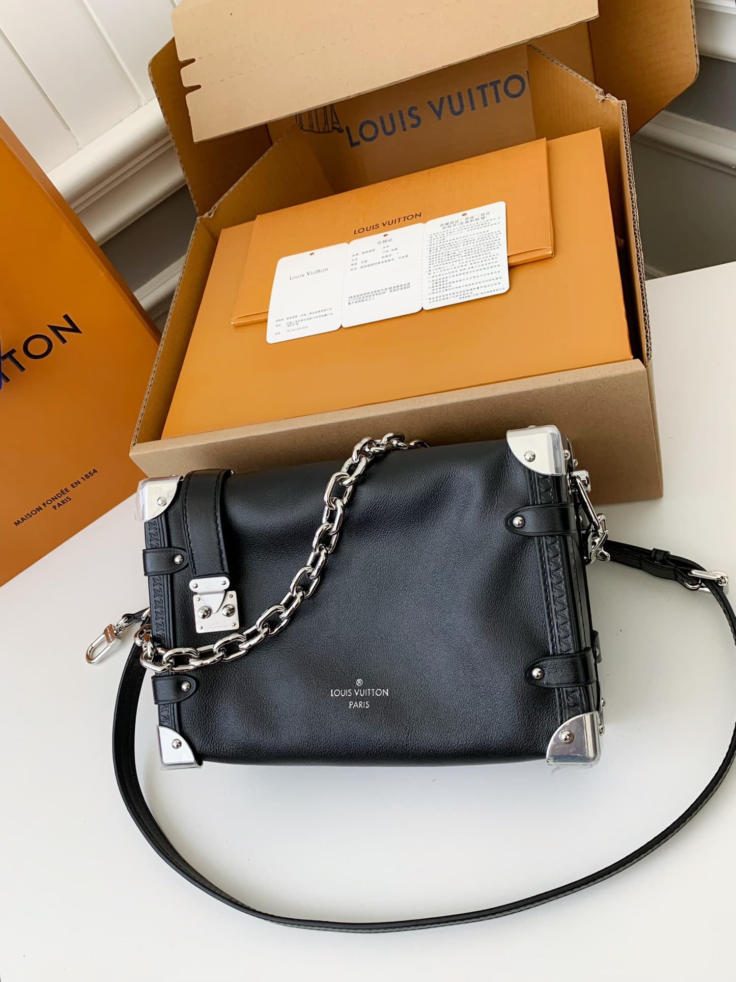 L X V New SIDE TRUNK full leather medium size handbag M11350 Size:21*14*6cm