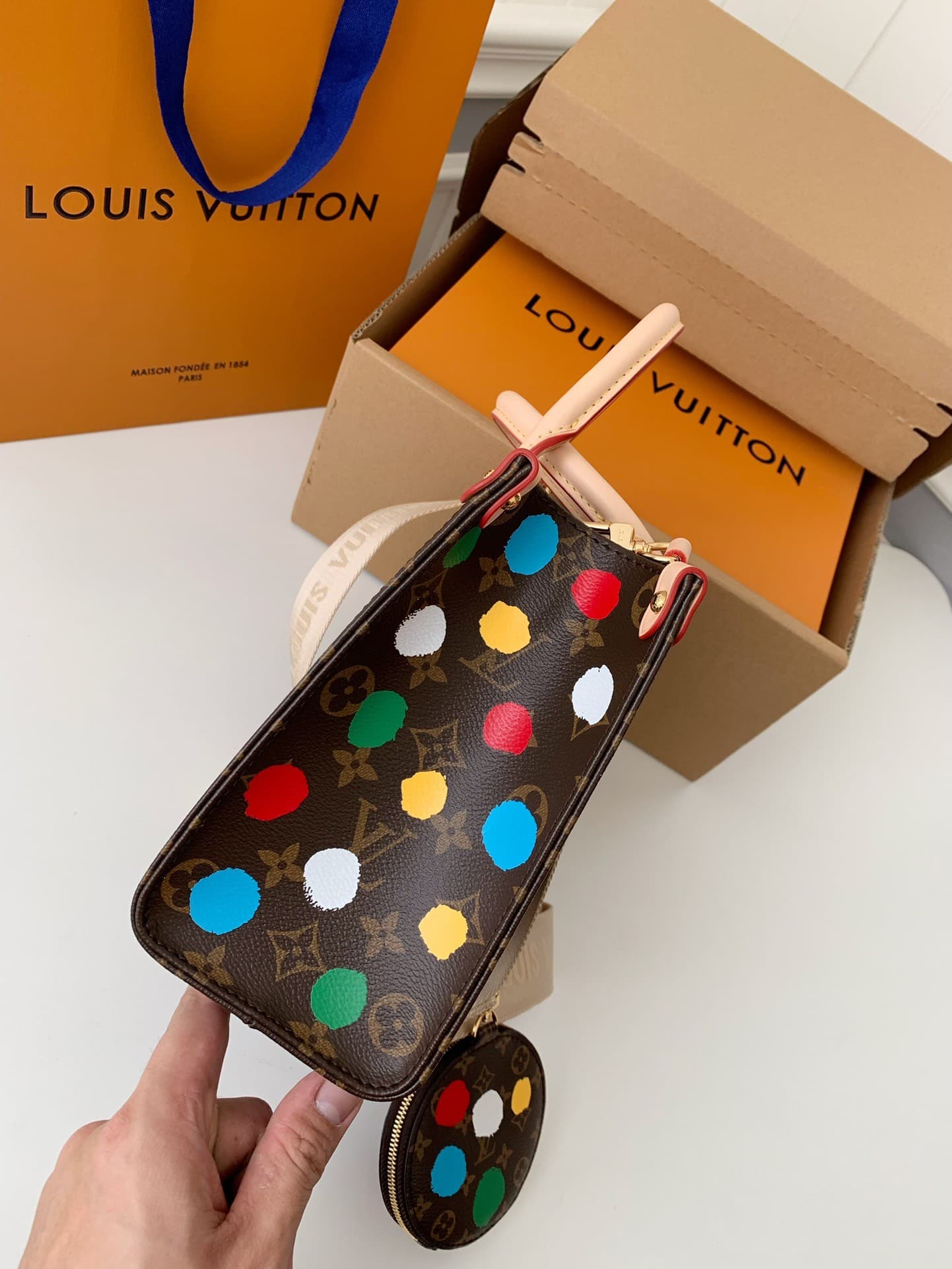L X V x YK ONTHEGO 25*19*11.5cm