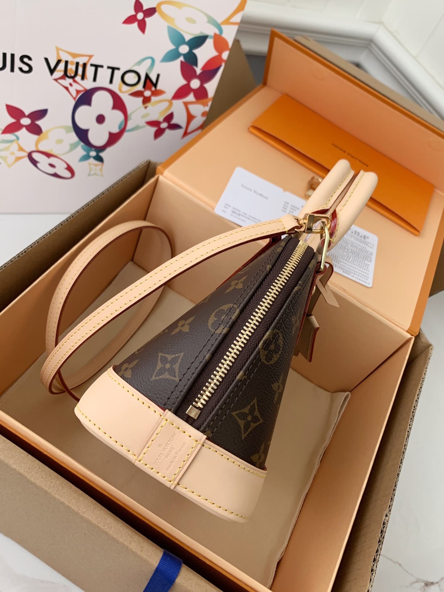 L X V ALMA BB M53152 23.5*17.5*11.5 cm