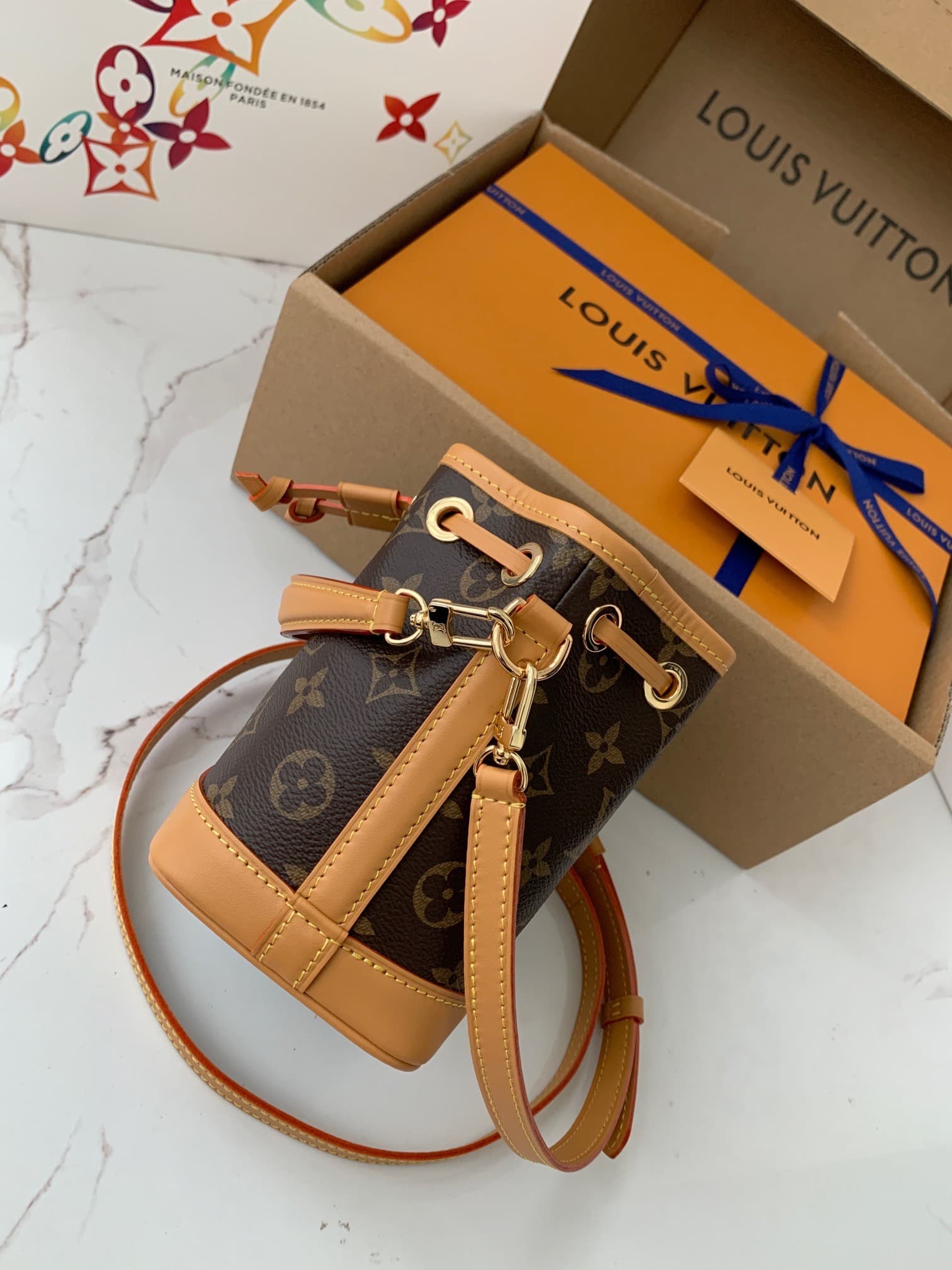 L X V NANO NOE M81266 size:13*16*10cm