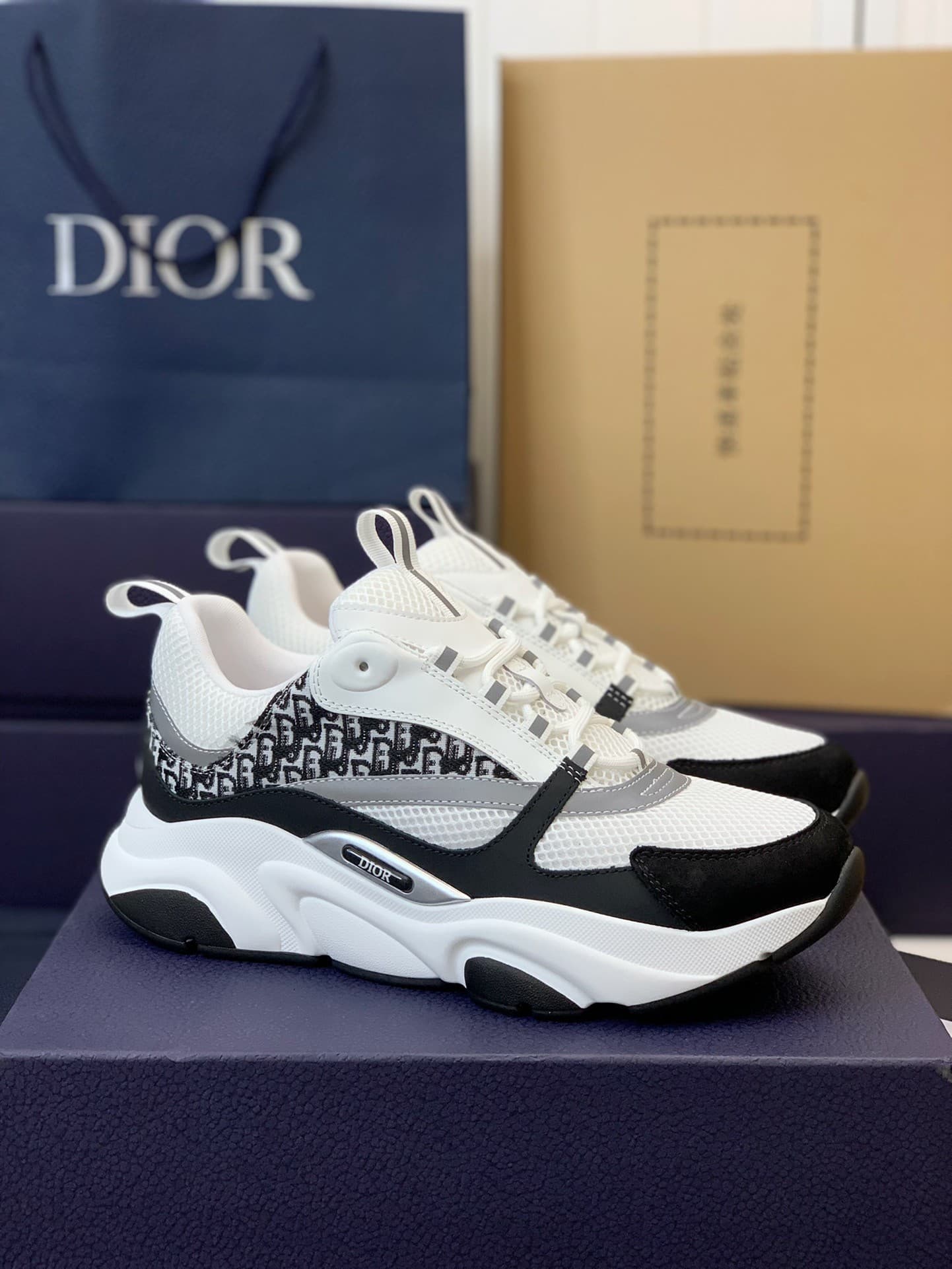 DR classic B22 Clunky Sneaker