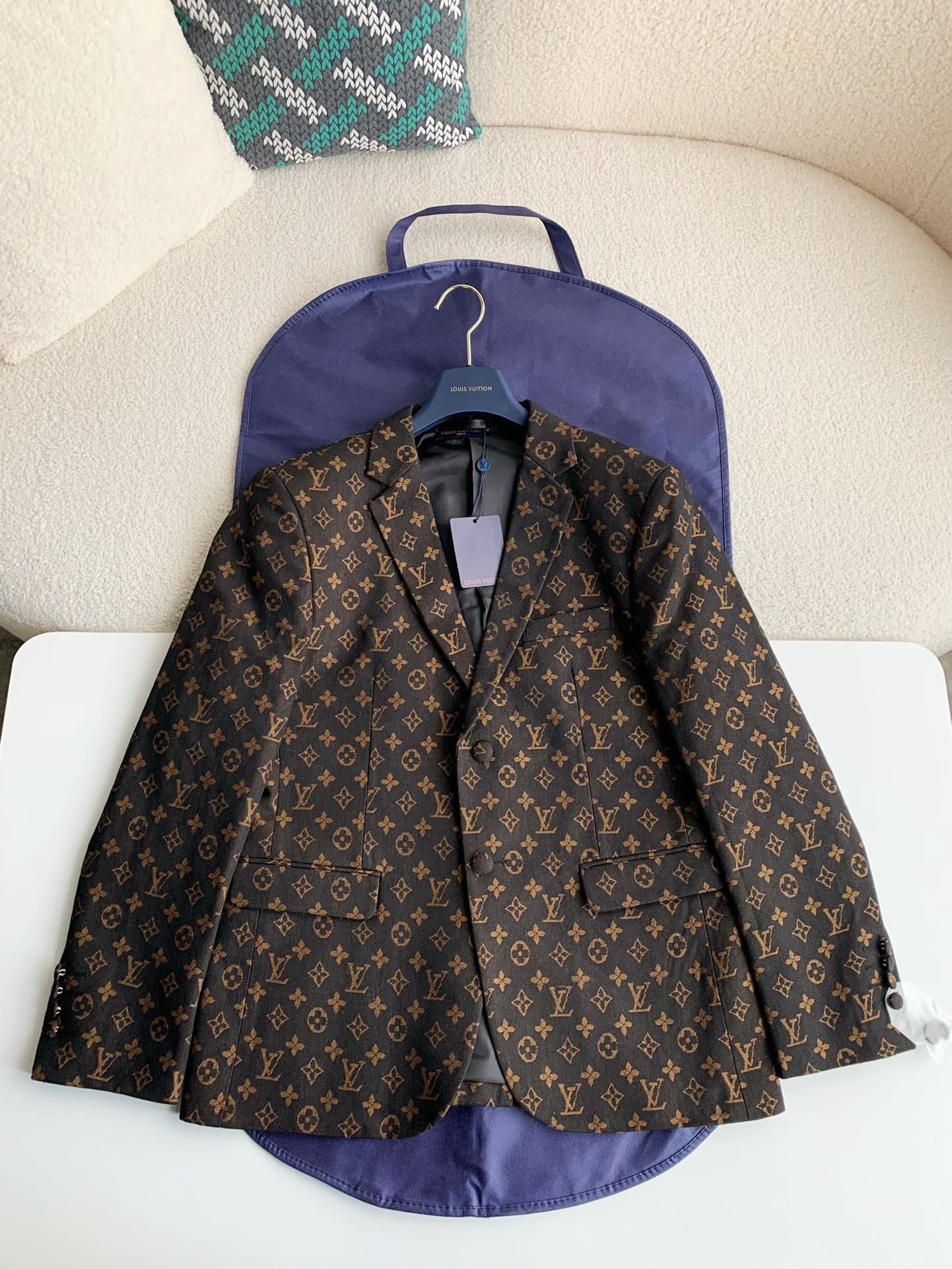 L X V Casual suit